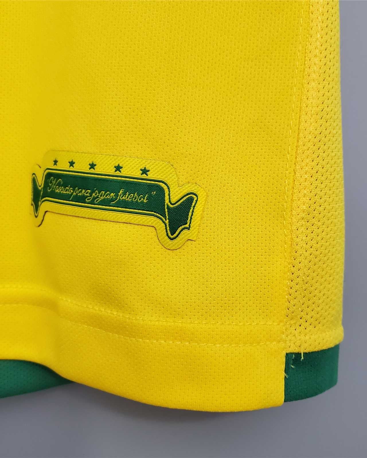 Dettaglio stemma Brasile su maglia Home 2006 gialla