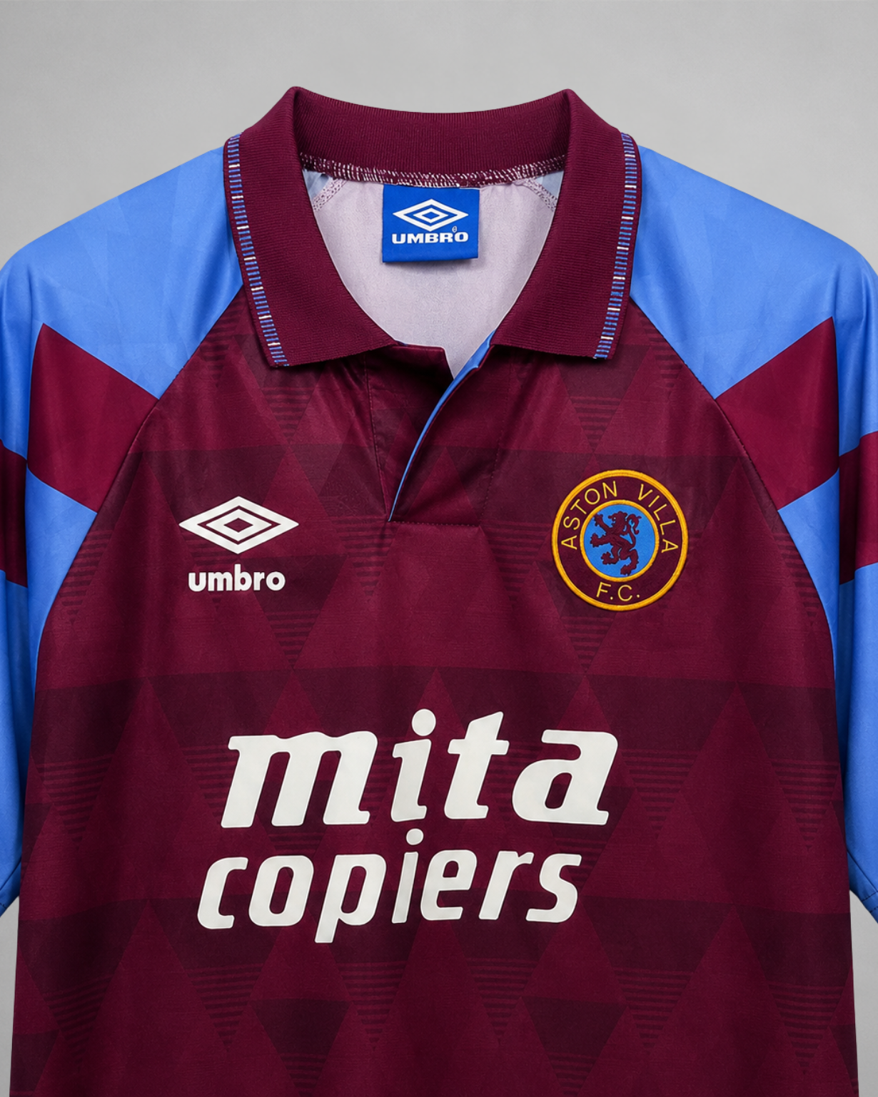 Aston Villa football shirt vintage anni 90 con pattern geometrico