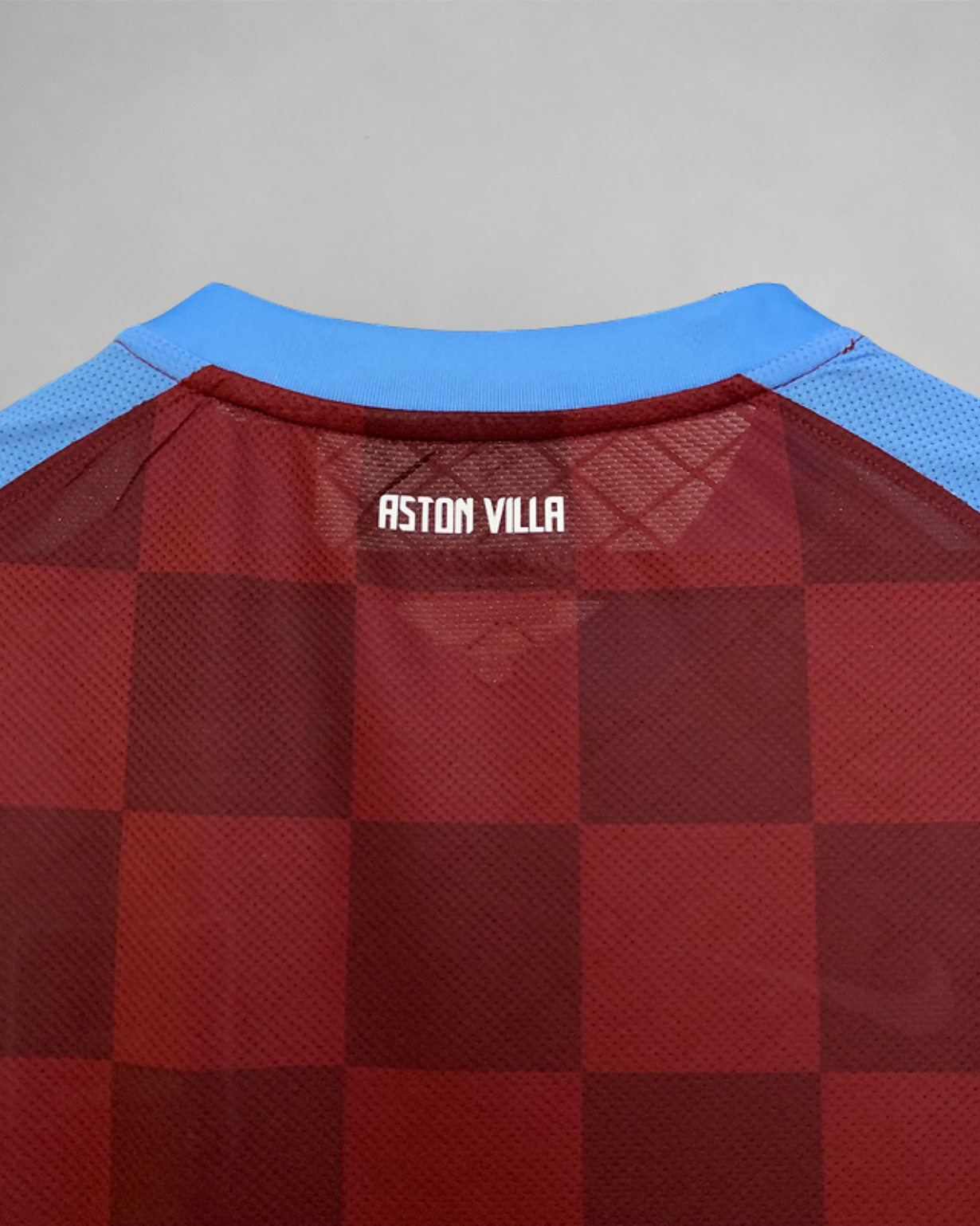 Dettaglio stemma Aston Villa maglia home Premier League
