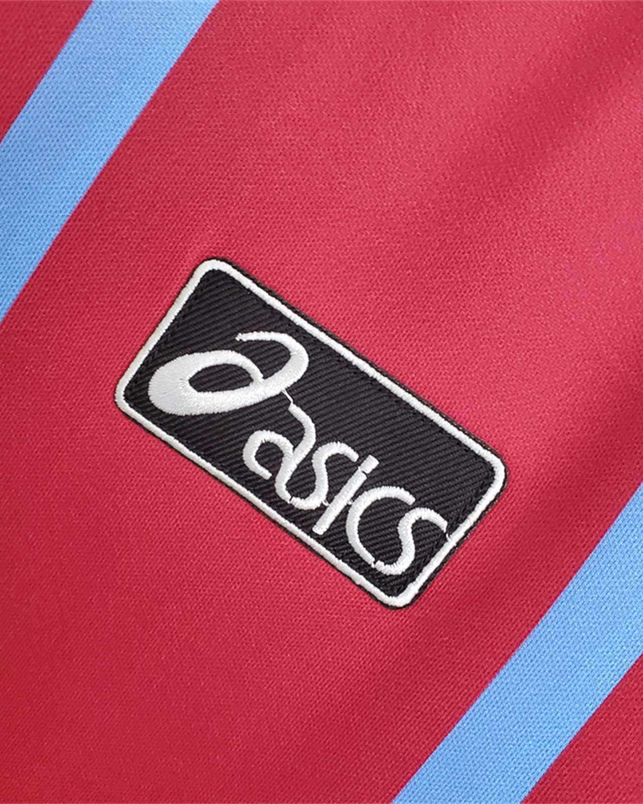 Dettaglio stemma Aston Villa maglia vintage 1993/95