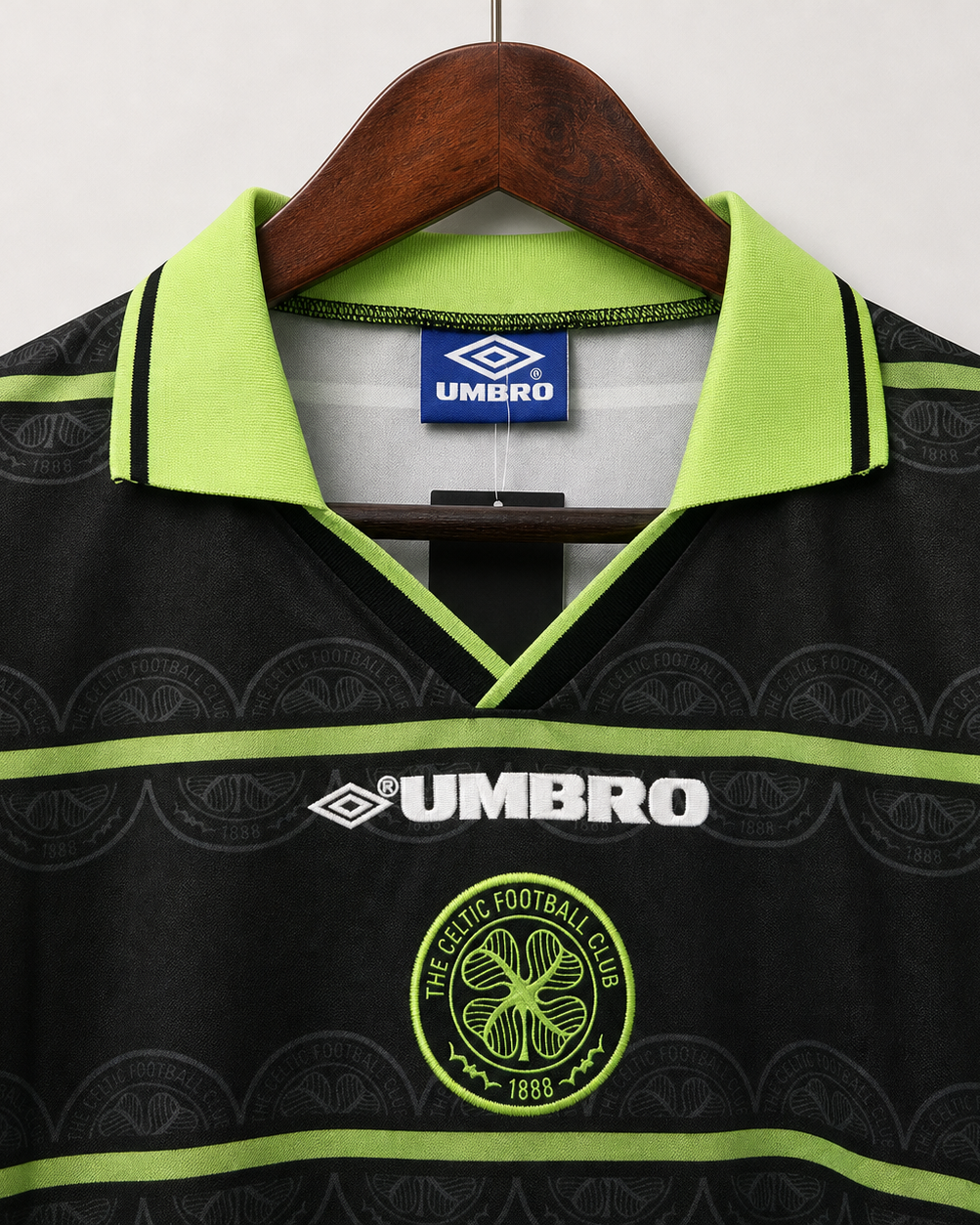 Dettaglio stemma Celtics maglia storica 1998