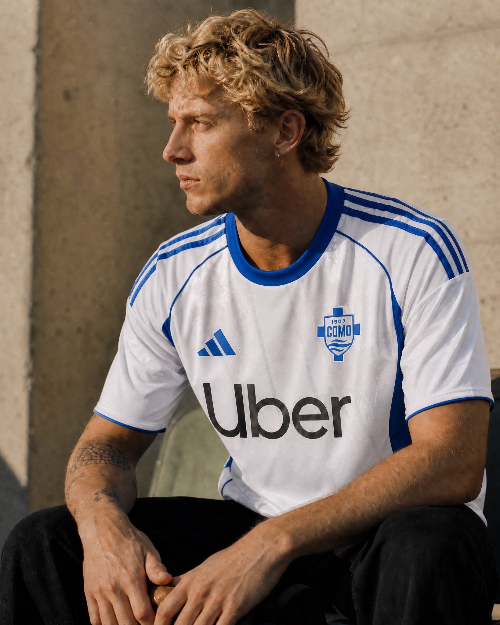 Como 1907 maglia away 2025/26 bianca con dettagli blu