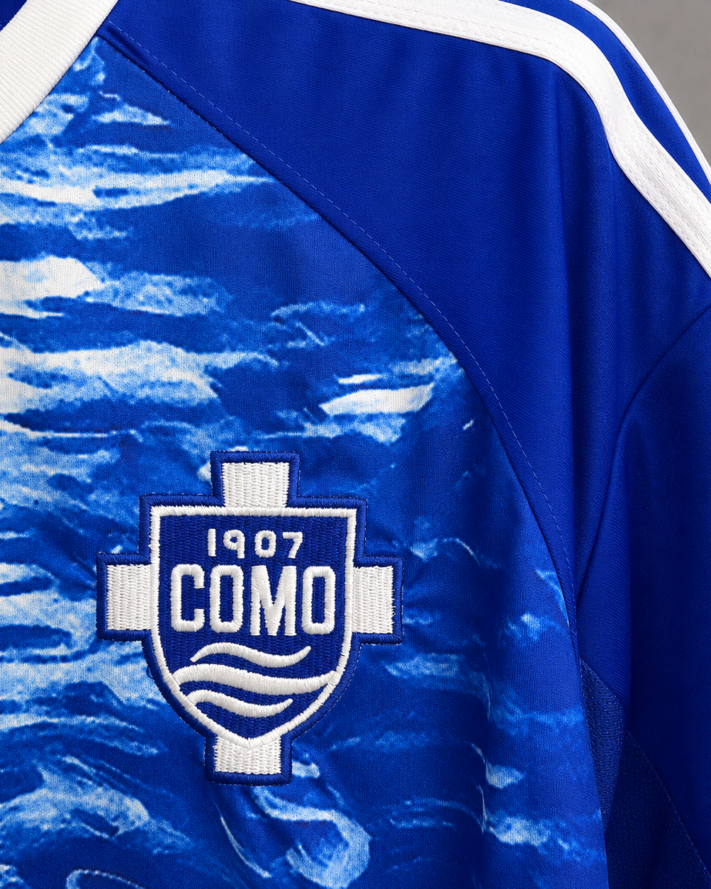 Maglia calcio Como 1907 ispirata al Lago di Como