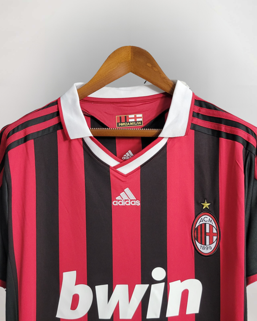 Dettaglio colletto maglia Milan Home 2009/10 con finiture bianche