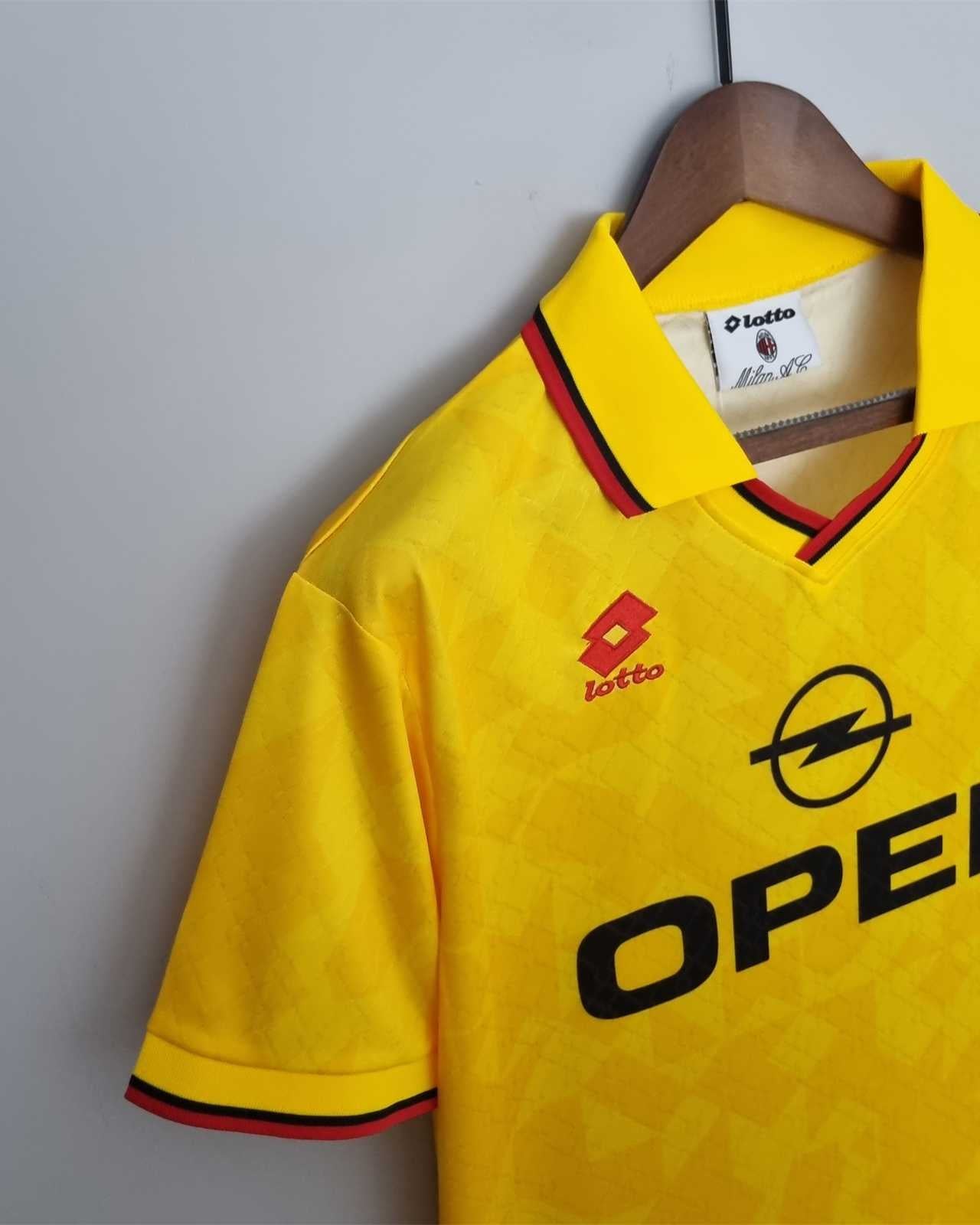 Dettaglio del tessuto della terza maglia Milan 1995/96.