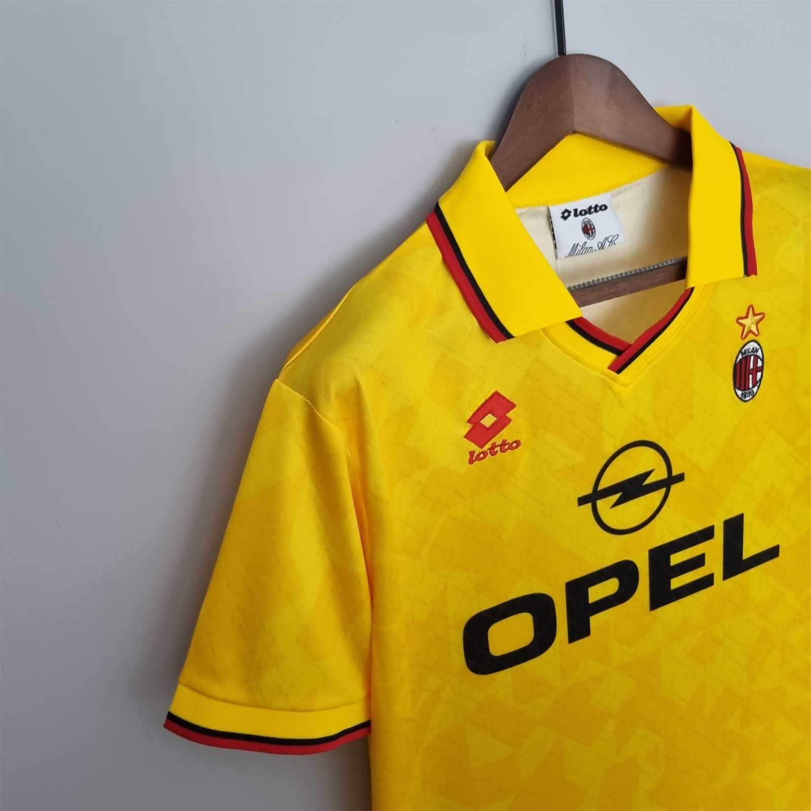 Dettaglio del tessuto della terza maglia Milan 1995/96.