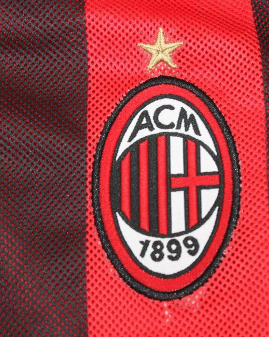 Dettaglio logo Milan anni 2000
