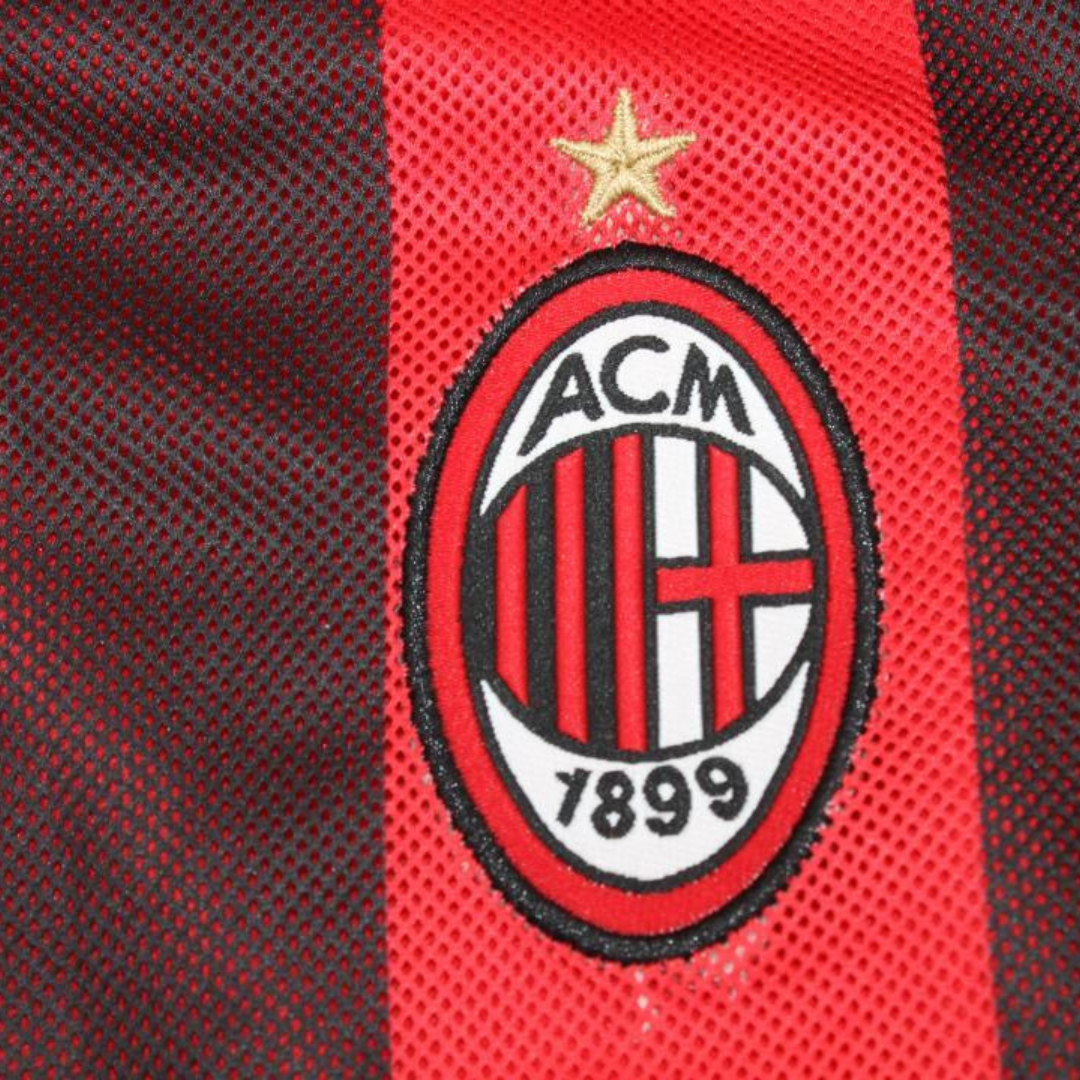 Dettaglio logo Milan anni 2000