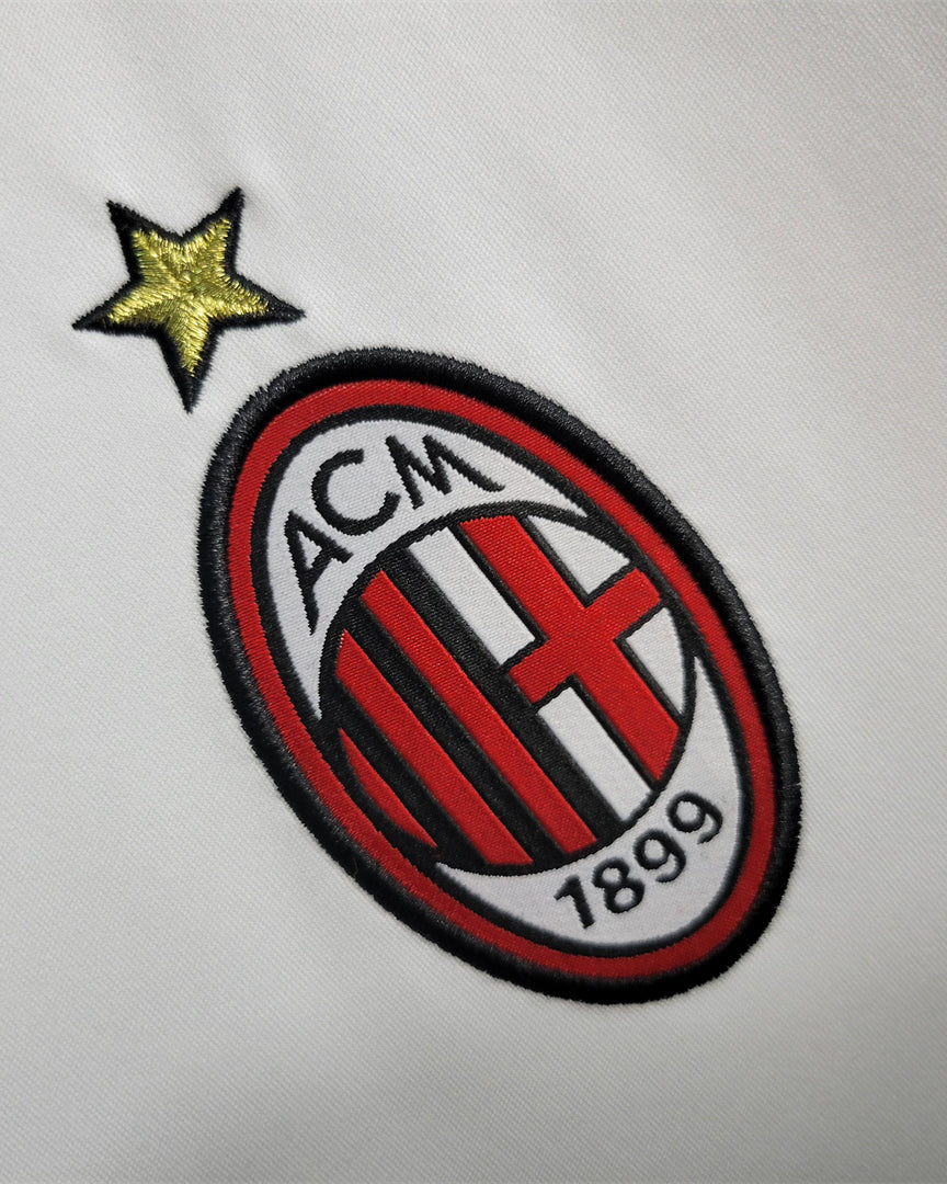 Dettaglio maglia Milan 2009/10 stemma club e dettagli rossoneri