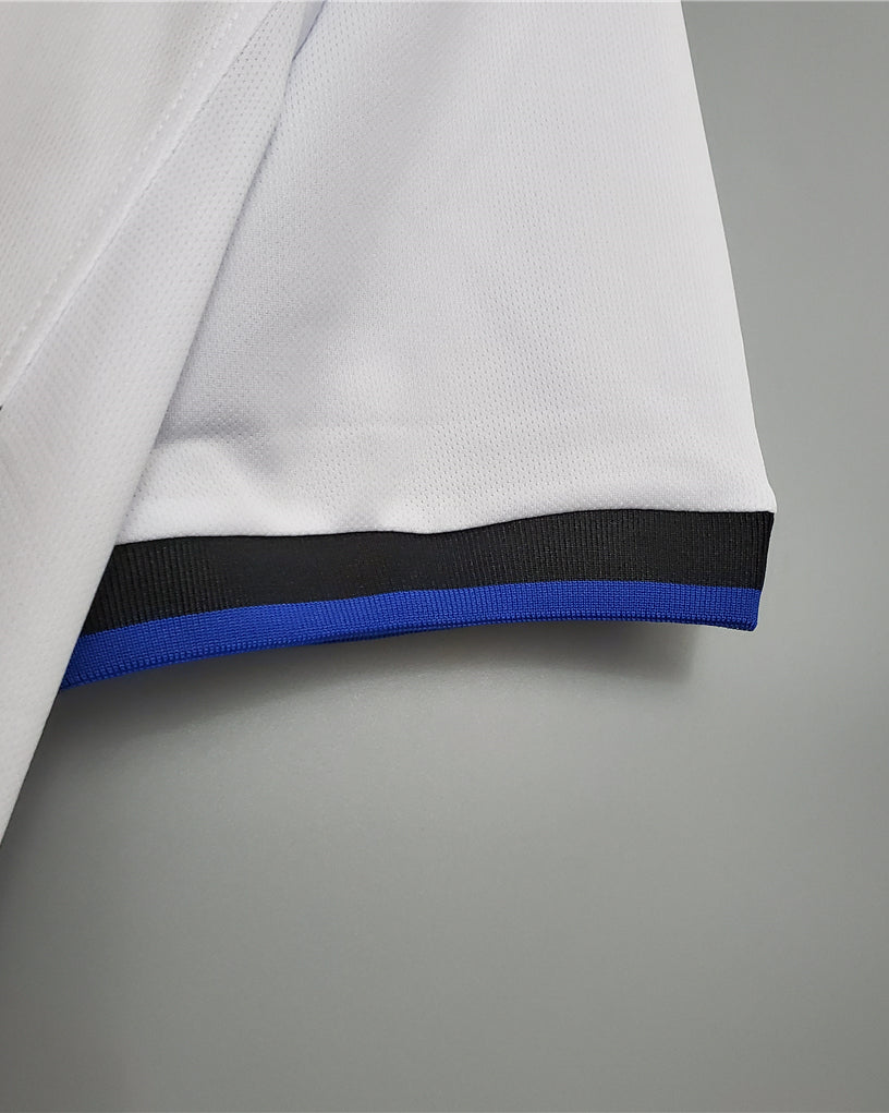 Dettaglio manica nerazzurro su maglia da trasferta bianca Inter 1998/99.