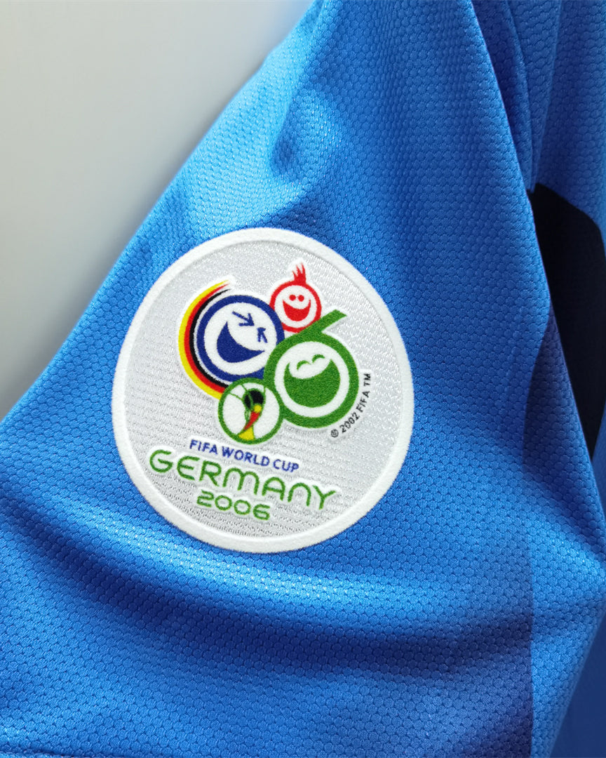 Dettaglio stemma FWC su maglia 2006 home