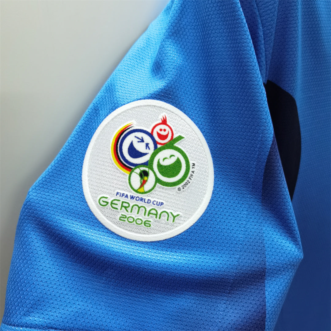 Dettaglio stemma FWC su maglia 2006 home