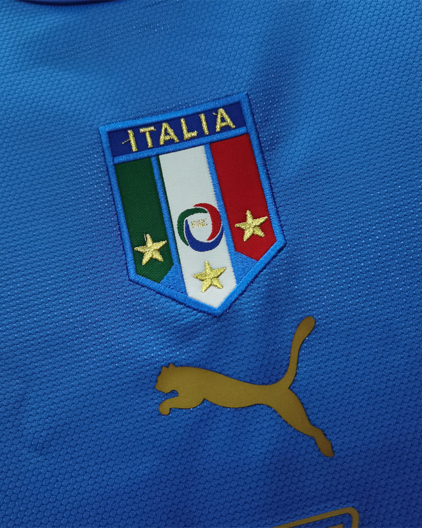 Dettaglio stemma Italia FIGC su maglia 2006 home