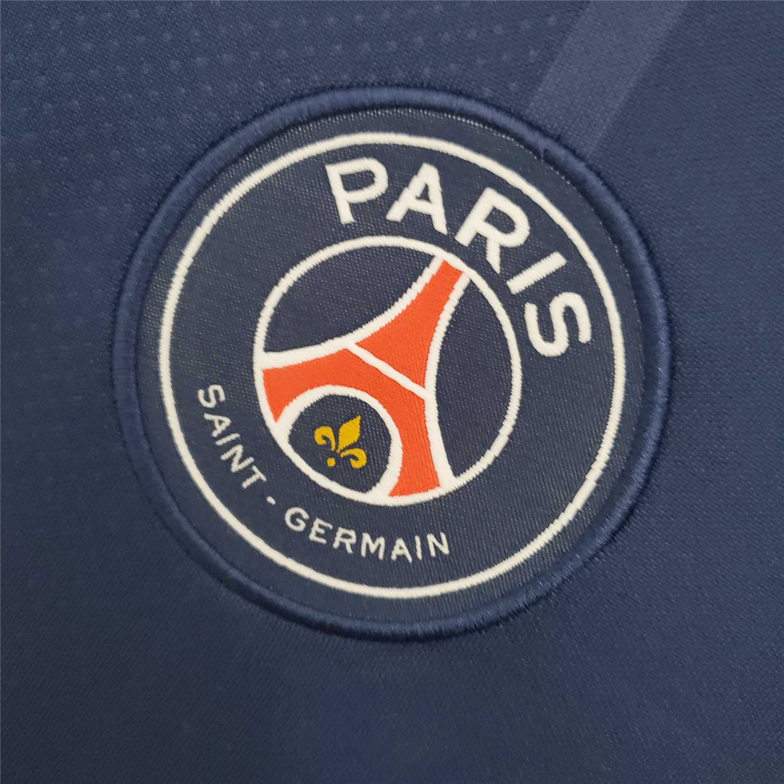 Dettaglio stemma Paris Saint-Germain maglia home 2021/22