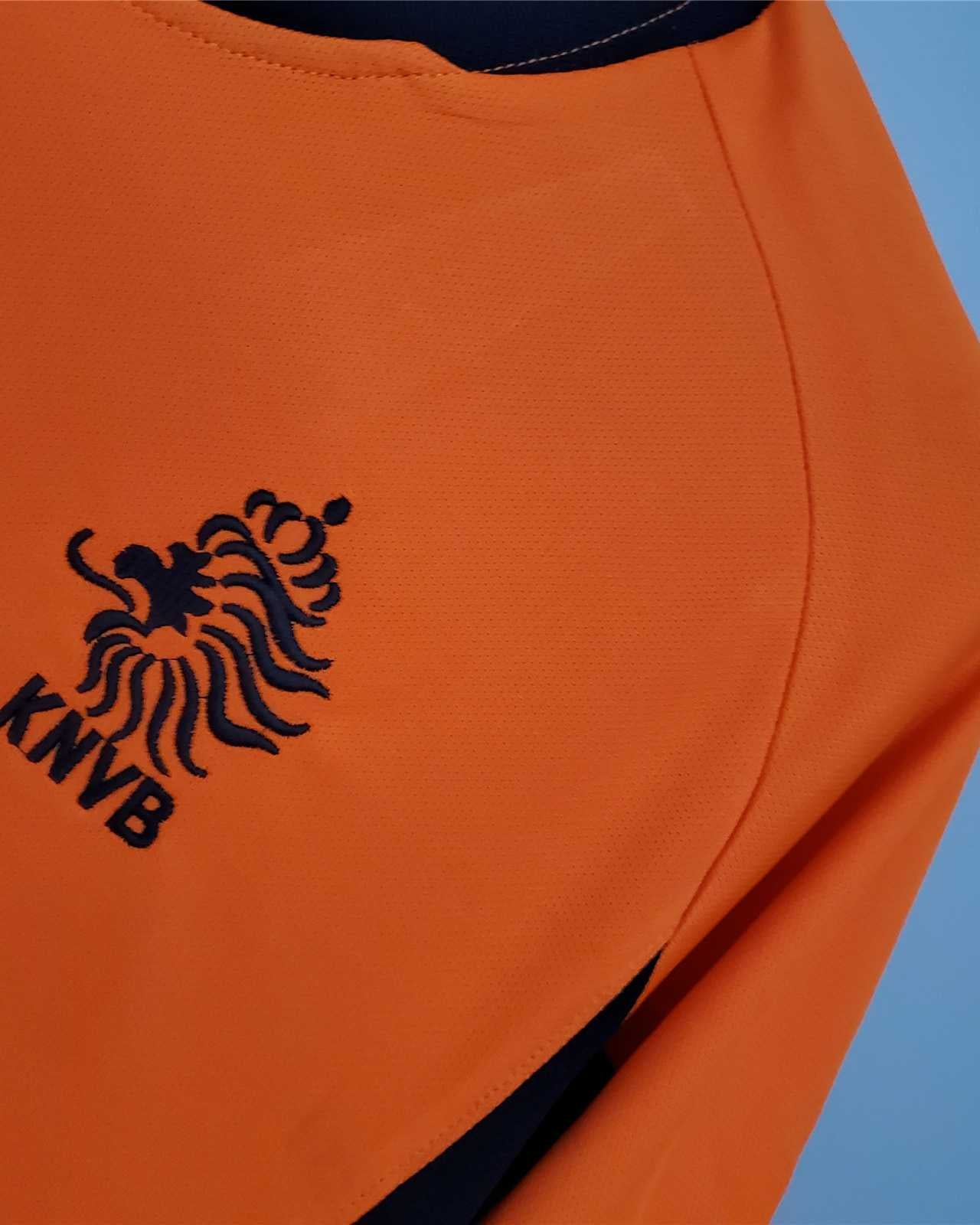 Dettaglio stemma leone su maglia Olanda 2002