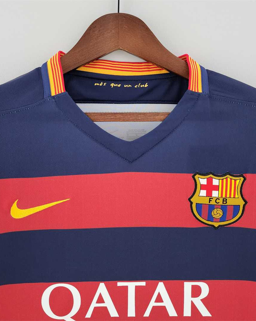 Dettaglio tessuto maglia Barcellona 2015/16 con bande rosse e blu