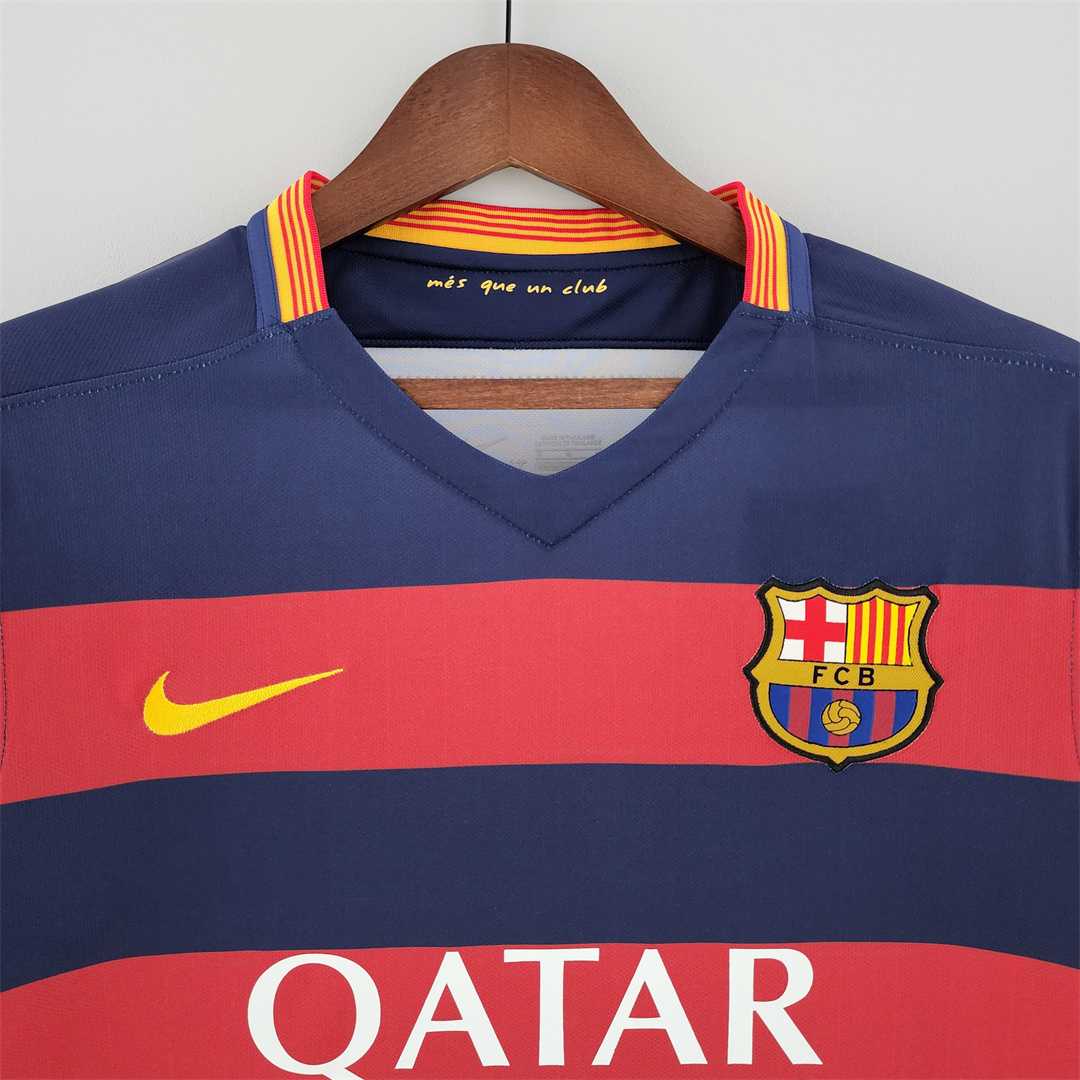 Dettaglio tessuto maglia Barcellona 2015/16 con bande rosse e blu