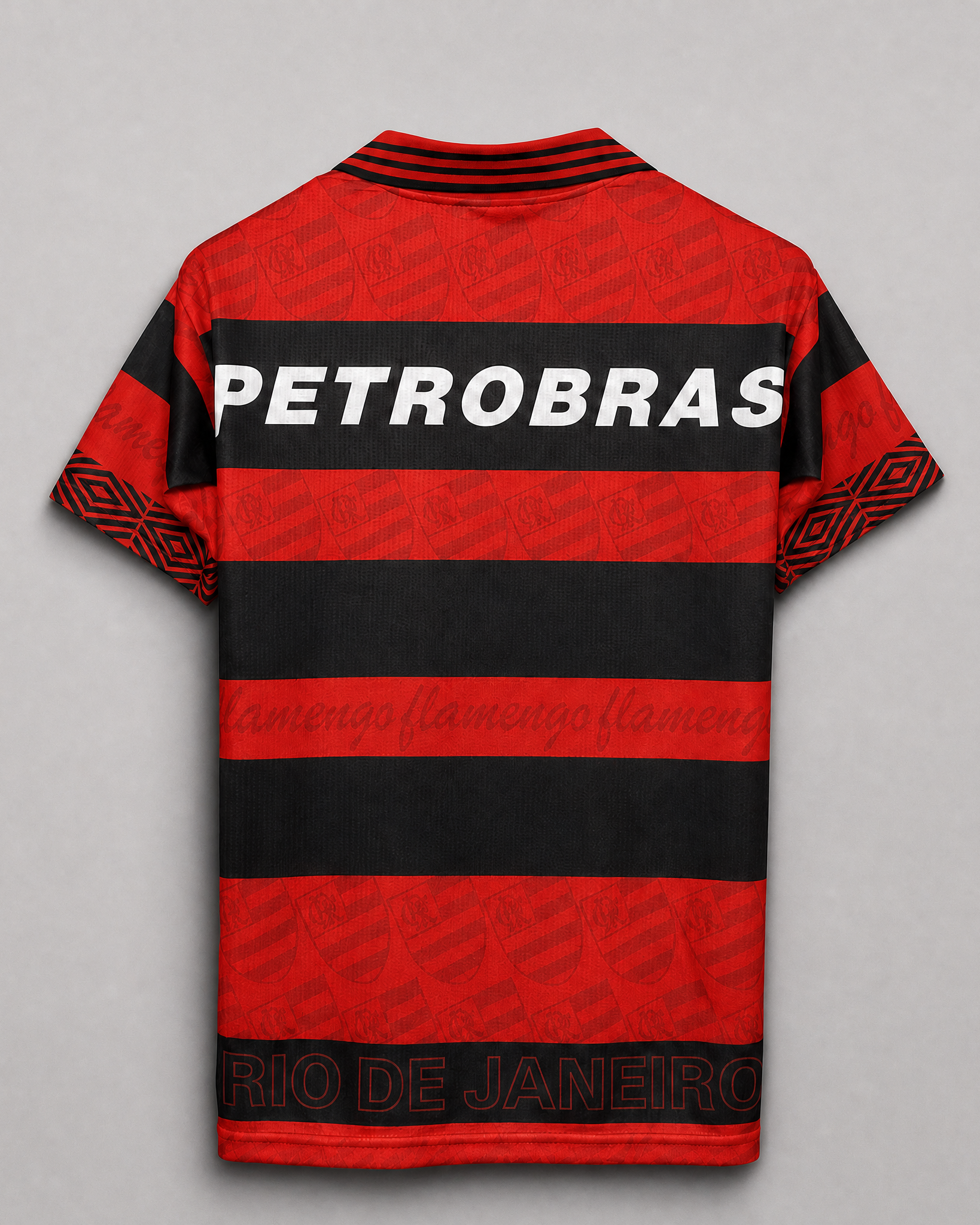 Retro della maglia Flamengo 1995/96 a bande orizzontali rosso nere