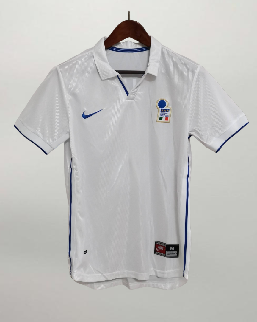 Fronte maglia away Italia 1998 con stemma FIGC e dettagli azzurri sul colletto