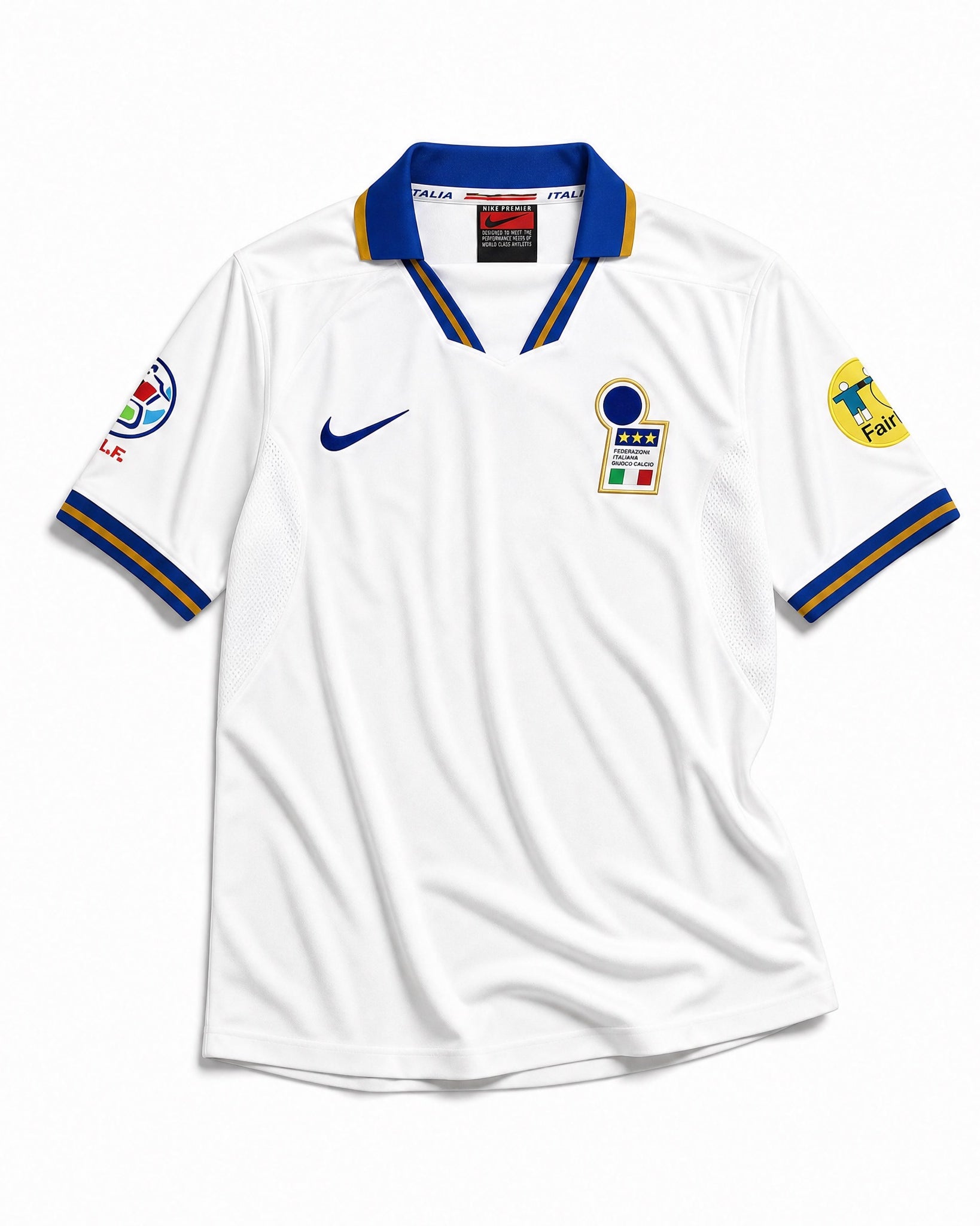 Fronte maglia away Italia 1996 con stemma FIGC e colletto azzurro/oro.