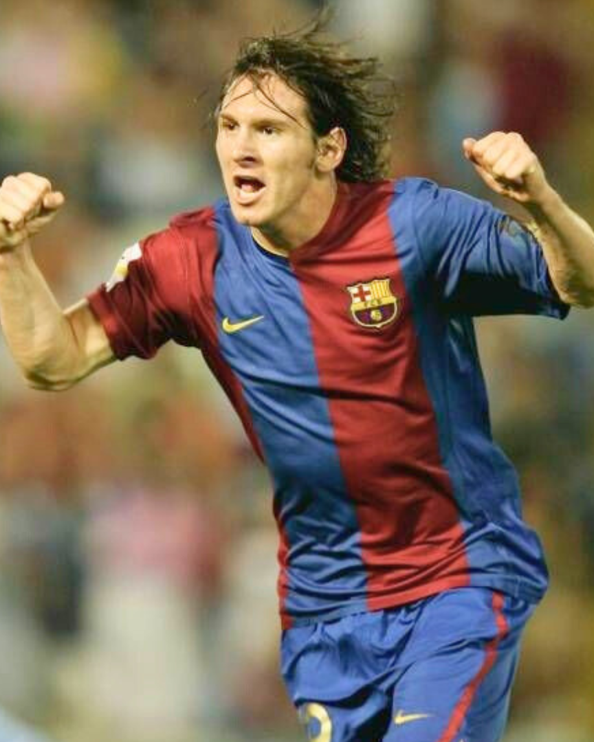 Lionel Messi Barcellona 2006/07 in azione con maglia home blaugrana