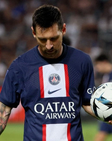 Lionel Messi PSG 2022/23 maglia home numero 30 in campo