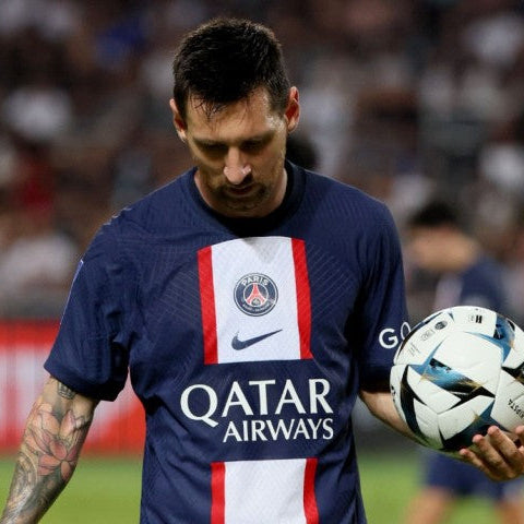 Lionel Messi PSG 2022/23 maglia home numero 30 in campo
