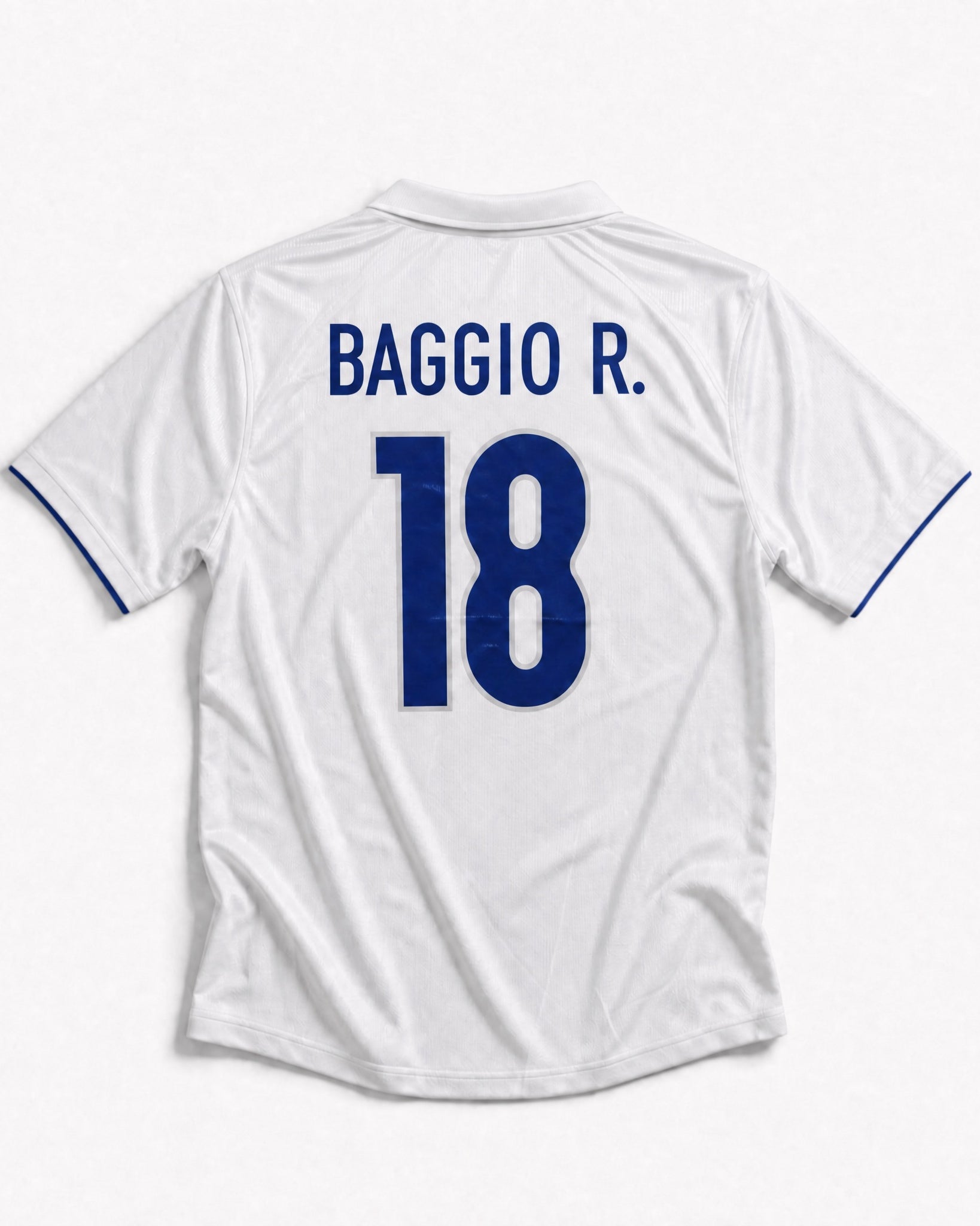 Retro maglia bianca Italia 1998 Baggio numero 18 con font blu originale.
