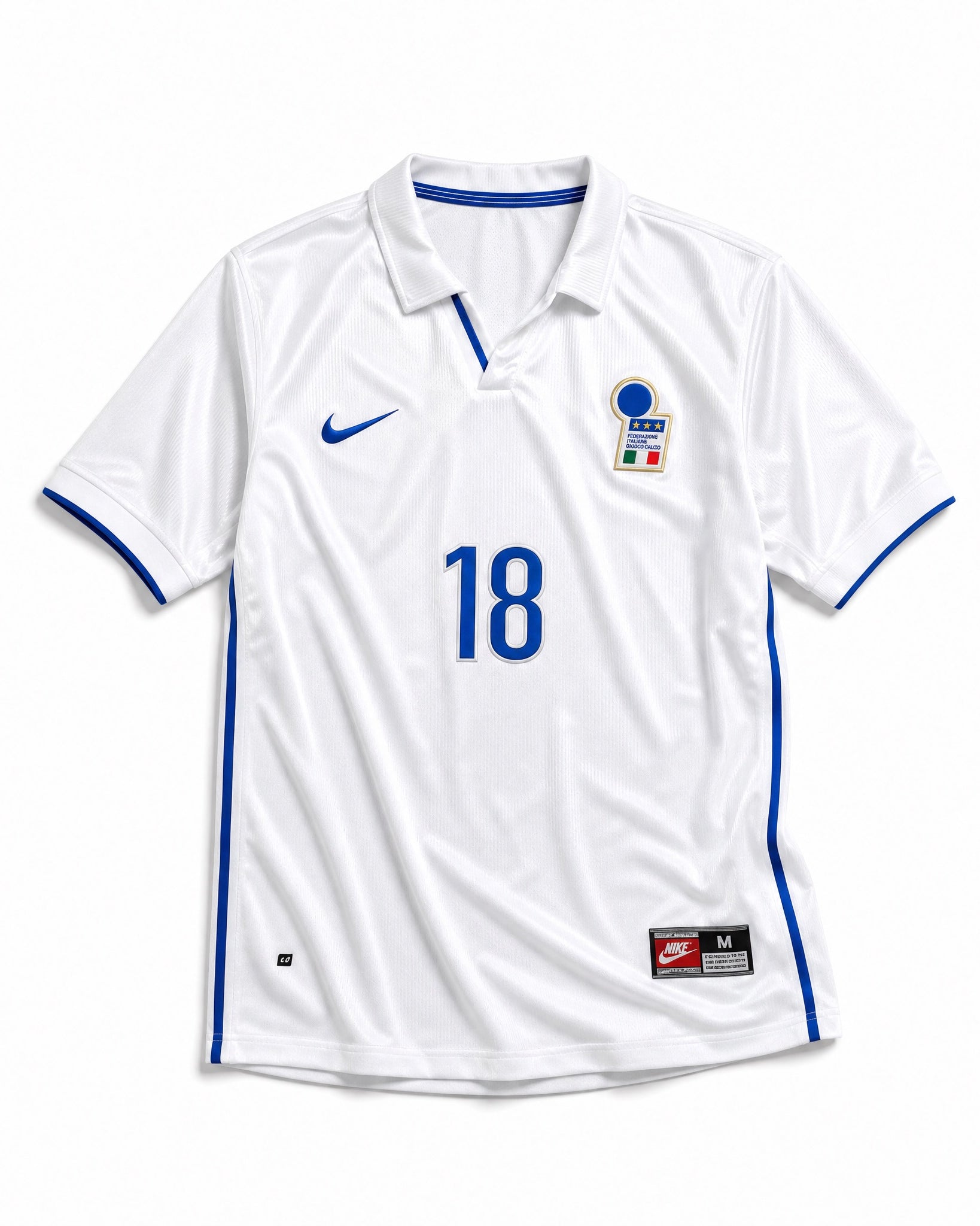 Roberto Baggio esulta con la maglia bianca della Nazionale a Francia '98.