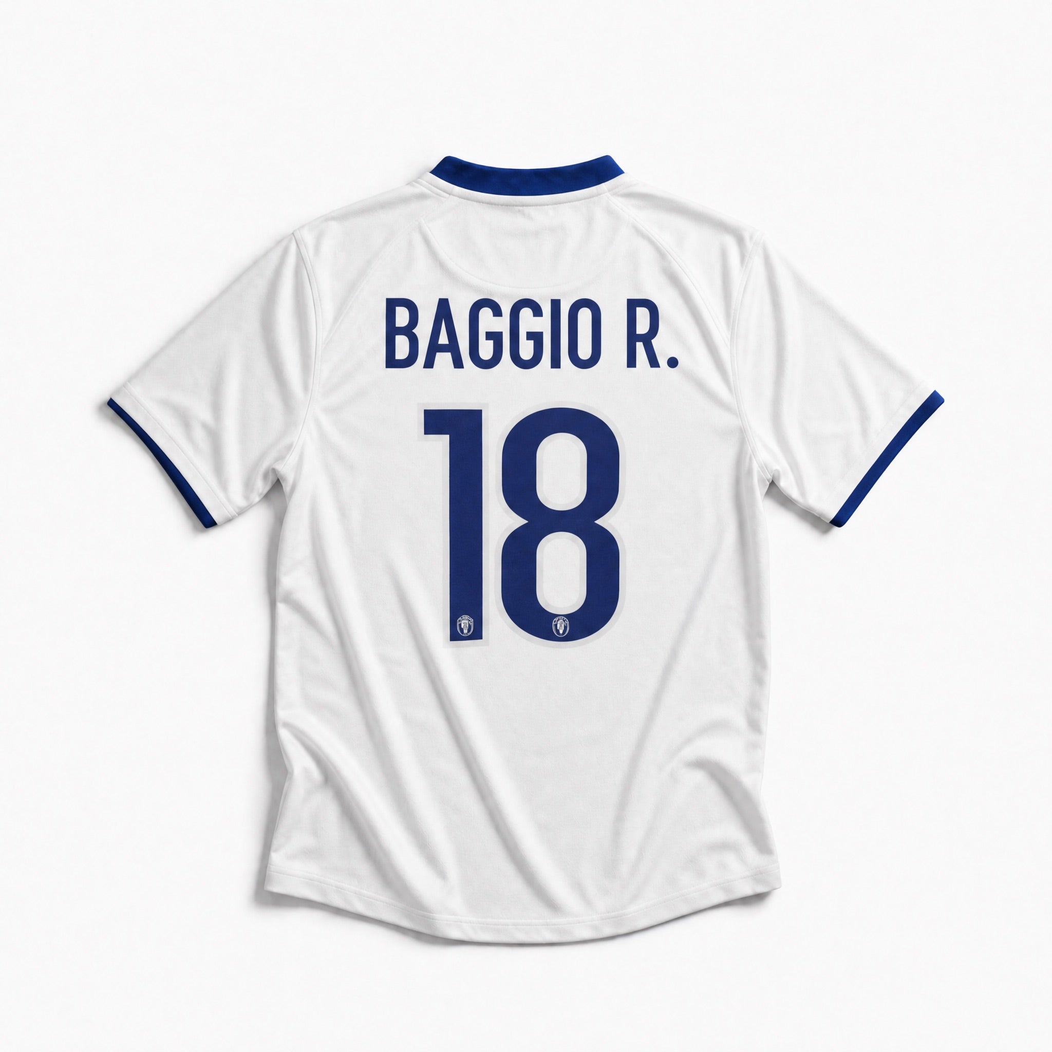 Retro maglia bianca Italia 1999/00 Baggio numero 18 blu con font originale.