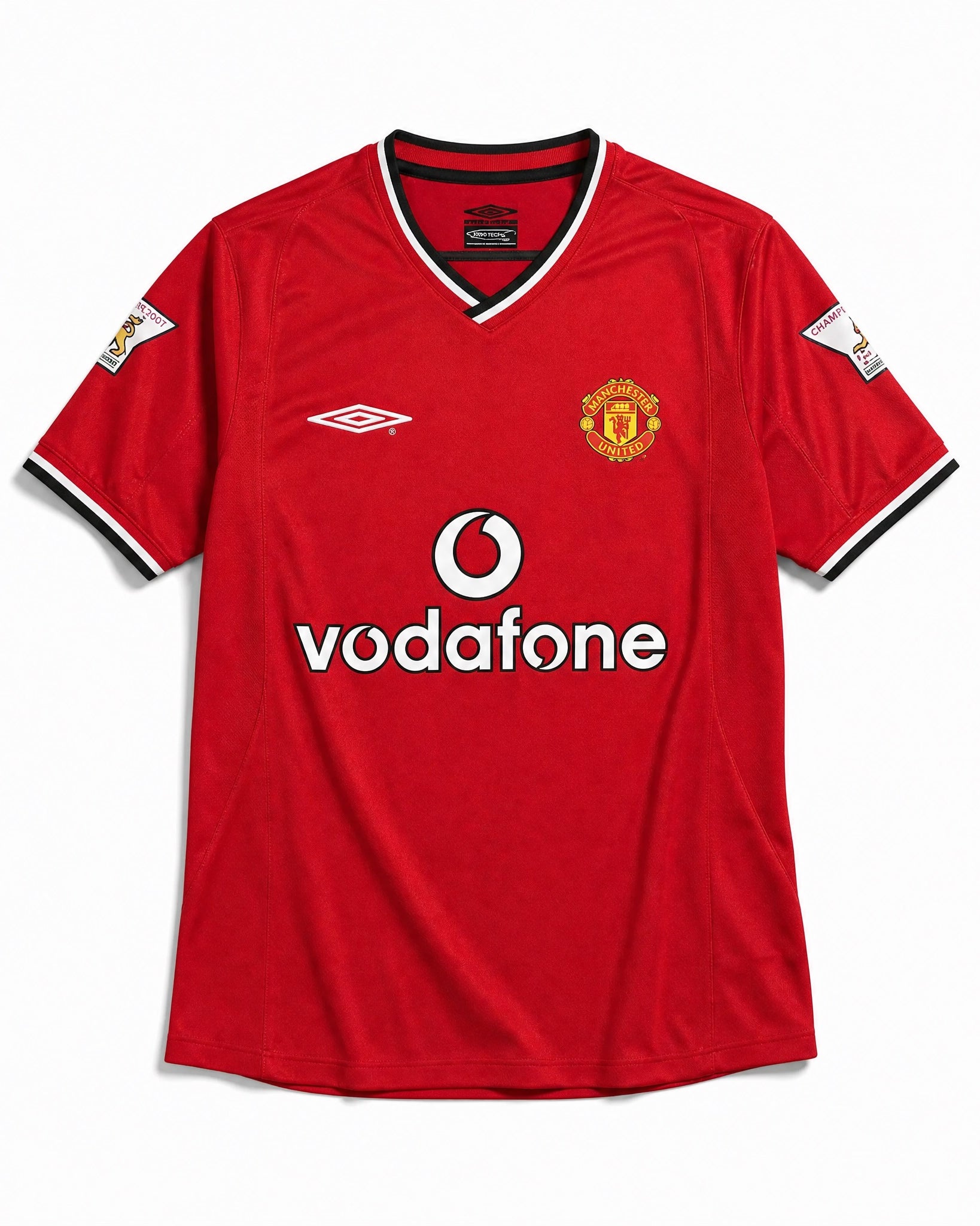 Maglia Beckham Manchester United Home 2001/02 rossa vista frontale con dettagli a contrasto