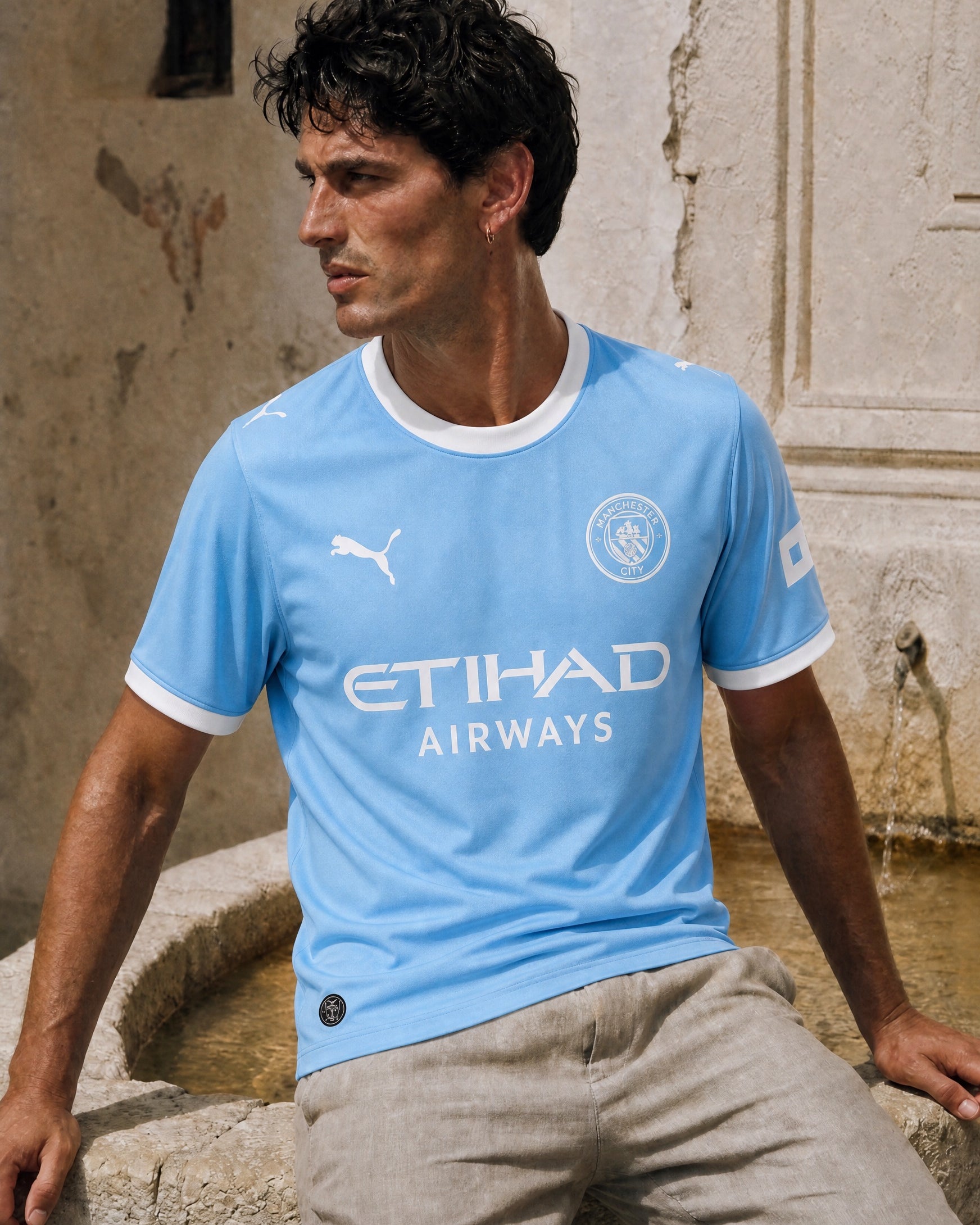 Maglia ufficiale Manchester City stagione 2026/27 colletto e design frontale