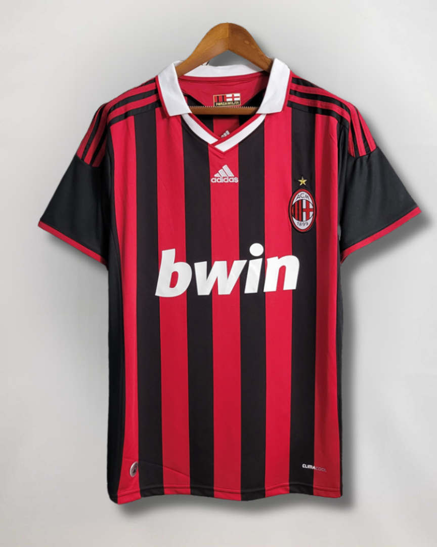 Maglia AC Milan 2009/10 home fronte strisce rosse e nere sponsor Bwin