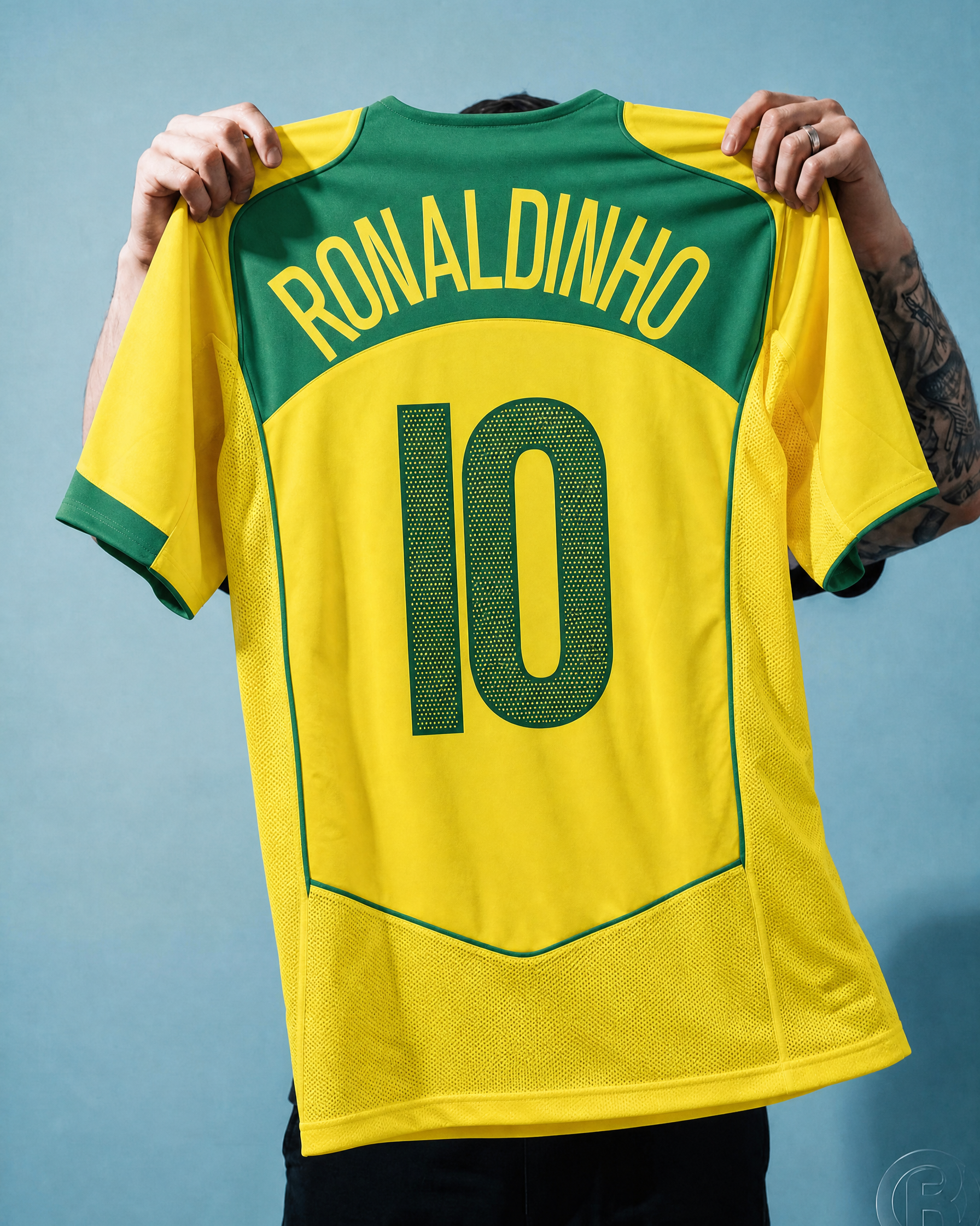 Maglia Brasile Home 2004 Ronaldinho numero 10 retro giallo con dettagli verdi