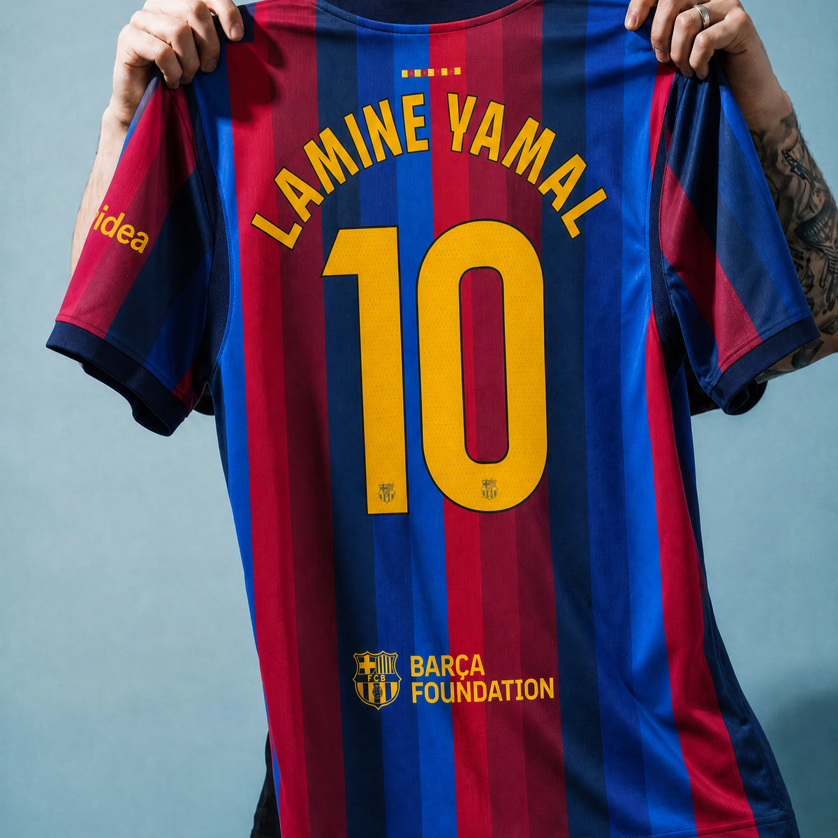 Dettaglio nome Lamine Yamal e numero 10 su maglia Barcellona 2026/27