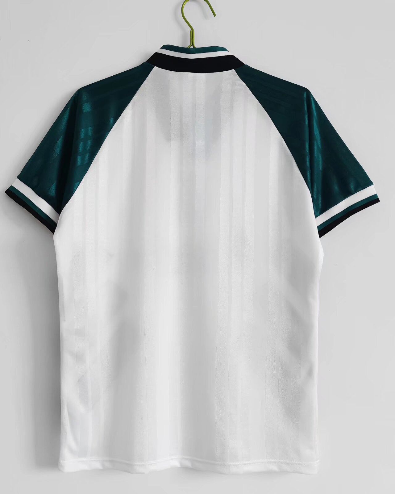 Maglia Liverpool 1993/94 retro vista posteriore design geometrico anni 90