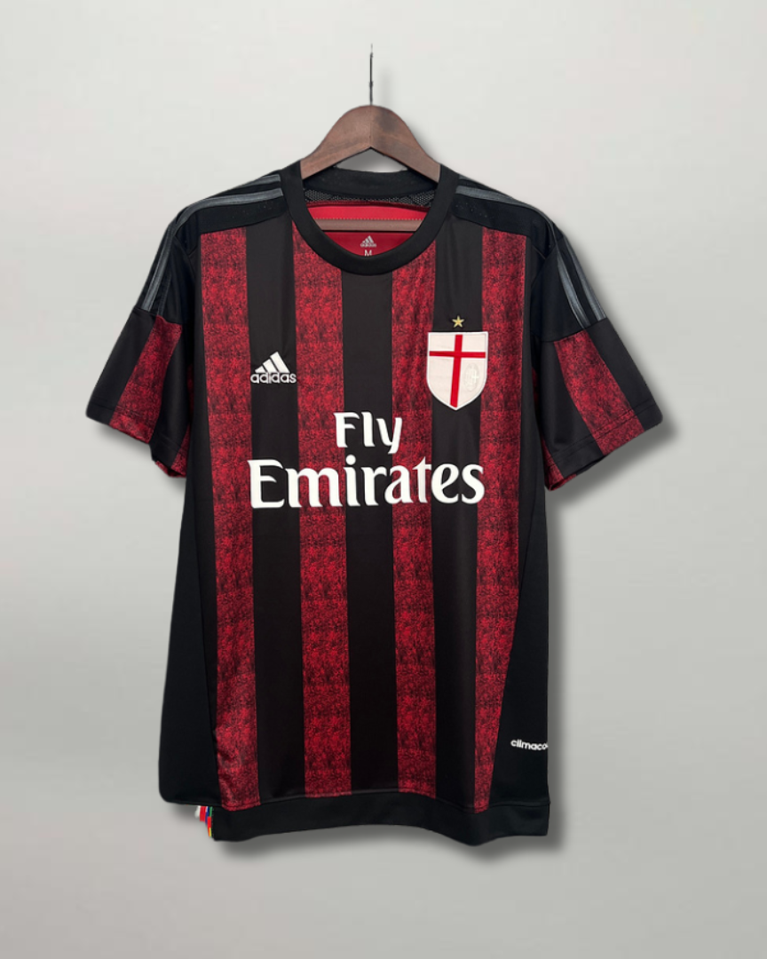 Maglia home Milan 2015/16 rossonera vista frontale