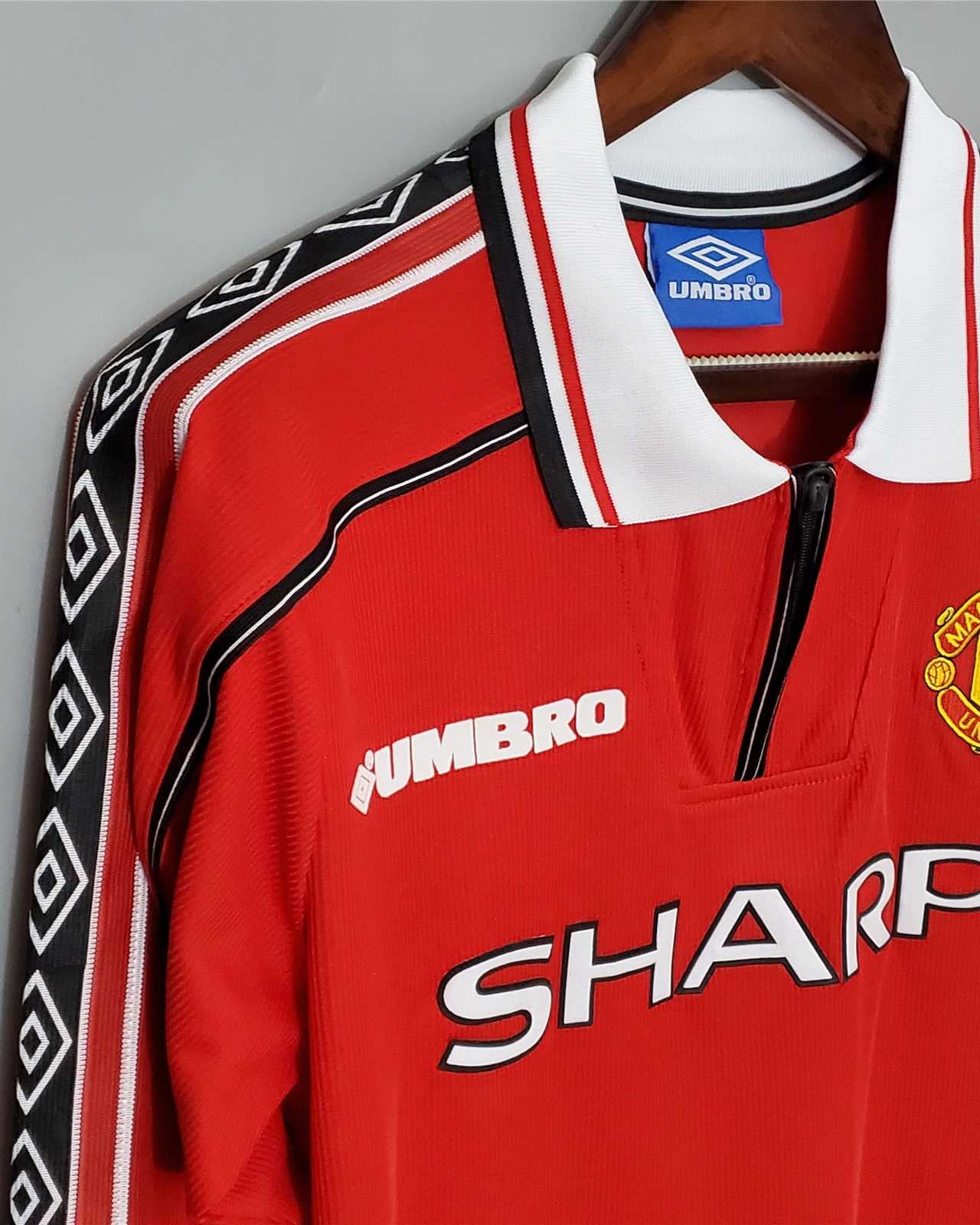 Manchester United 1998/99 manica lunga dettaglio