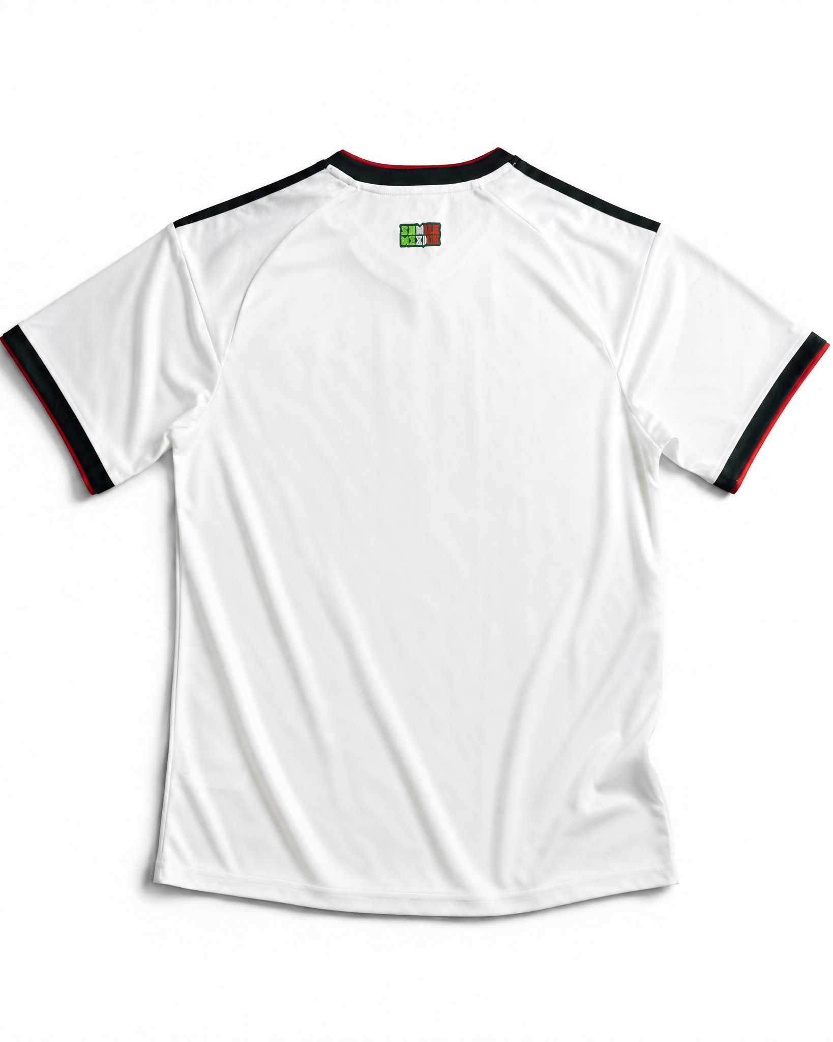 Dettaglio retro maglia away El Tri FIFA World Cup 2026 — tessuto bianco, finiture tricolori sulle spalle, numero sul dorso