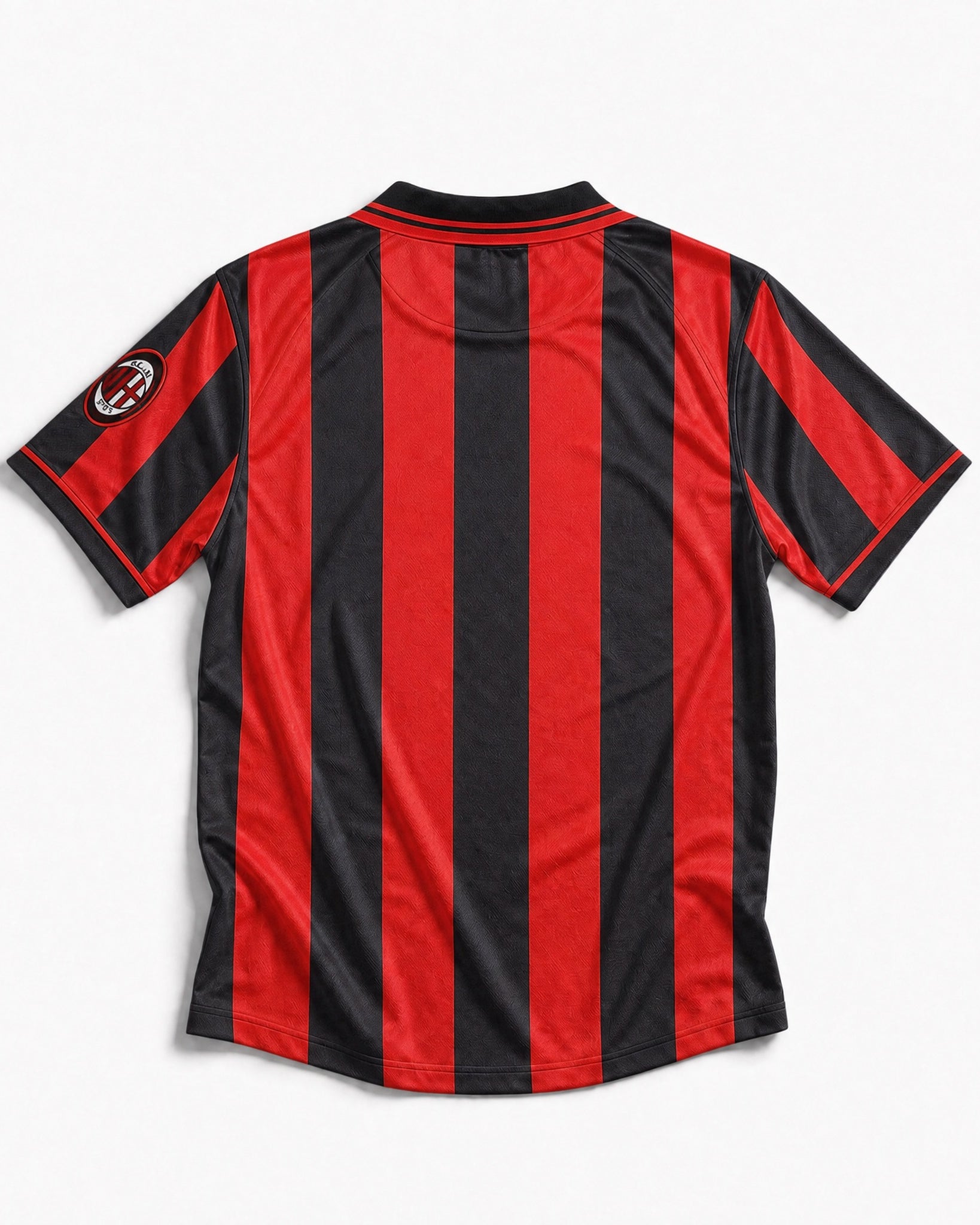 Colletto classico maglia Milan anni 90 design retro calcio italiano