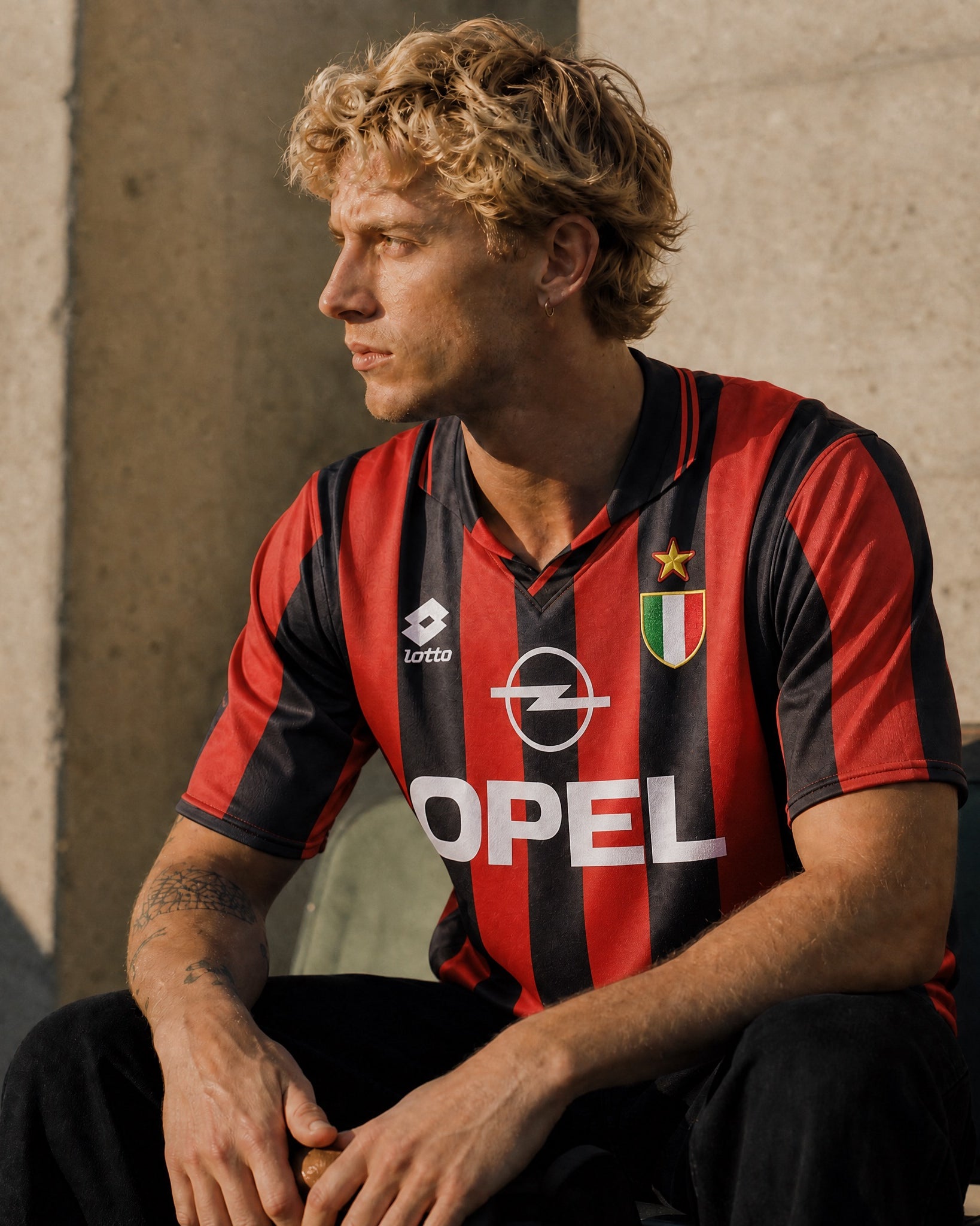 Retro maglia Milan 1996/97 con numero 3 stile calcio anni 90