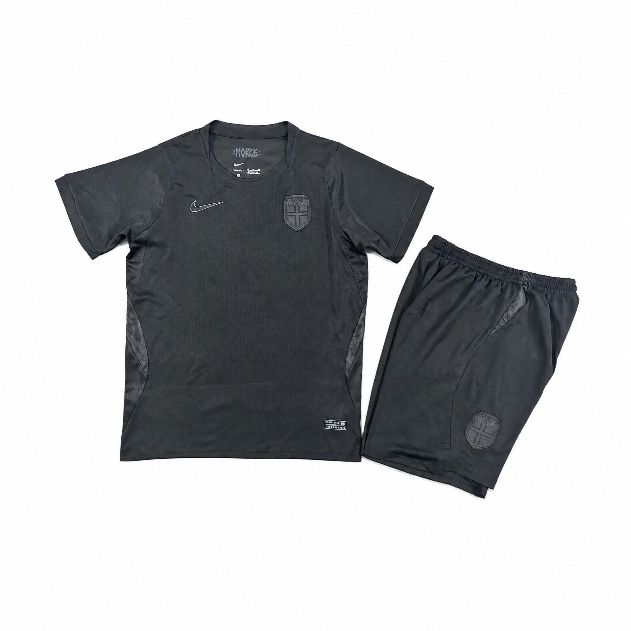 Norvegia Completo Away 2026 Bambino con maglia e pantaloncini neri vista frontale.