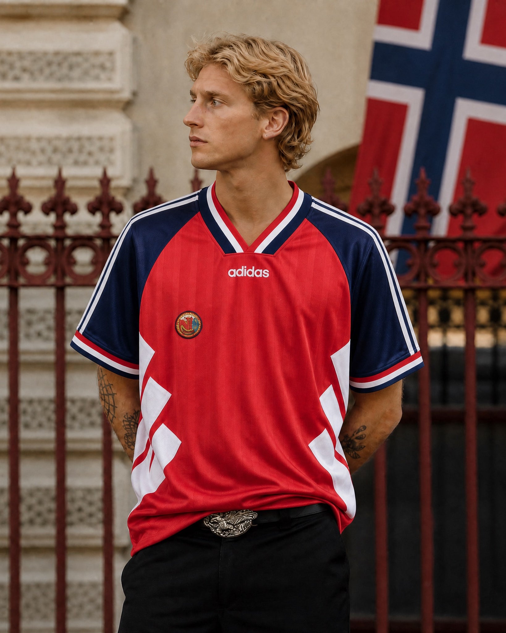 Norvegia Maglia Home 1994 World Cup esposta su manichino con vista posteriore della divisa.