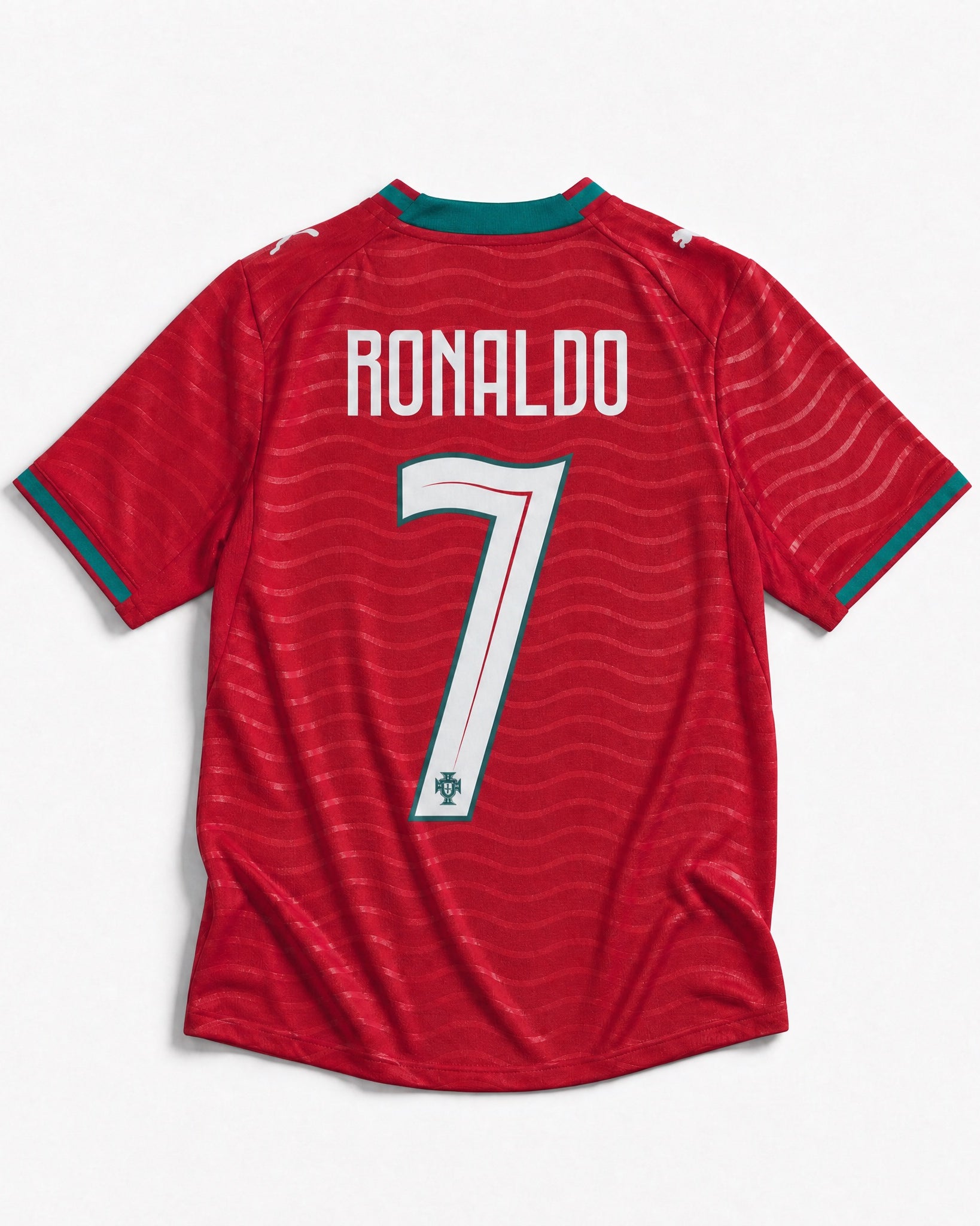 Retro della maglia rossa Portogallo 2026 con il nome Ronaldo e il numero 7 impressi in verde chiaro.