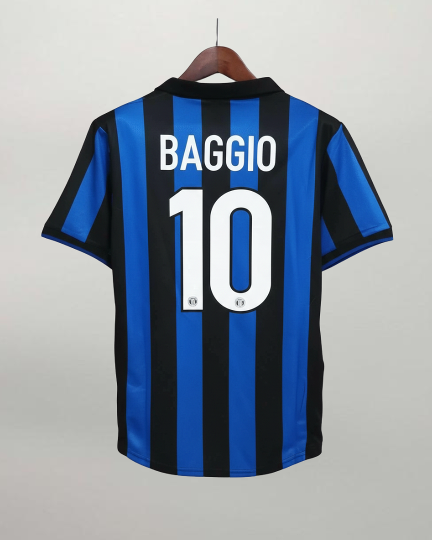 Retro maglia Inter 1998/99 Baggio numero 10 bianco su strisce nerazzurre.