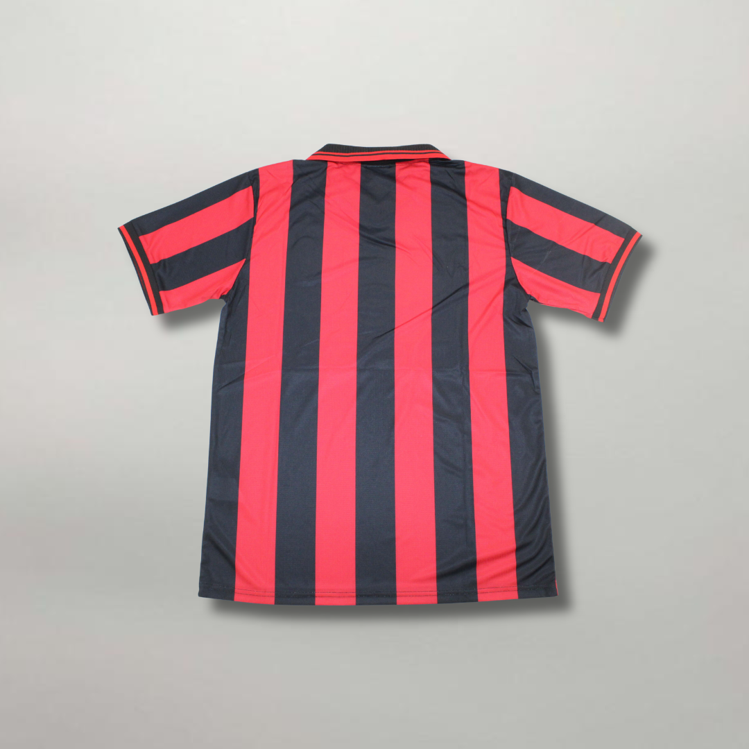 Retro maglia Milan 1997/98 stile calcio italiano vintage