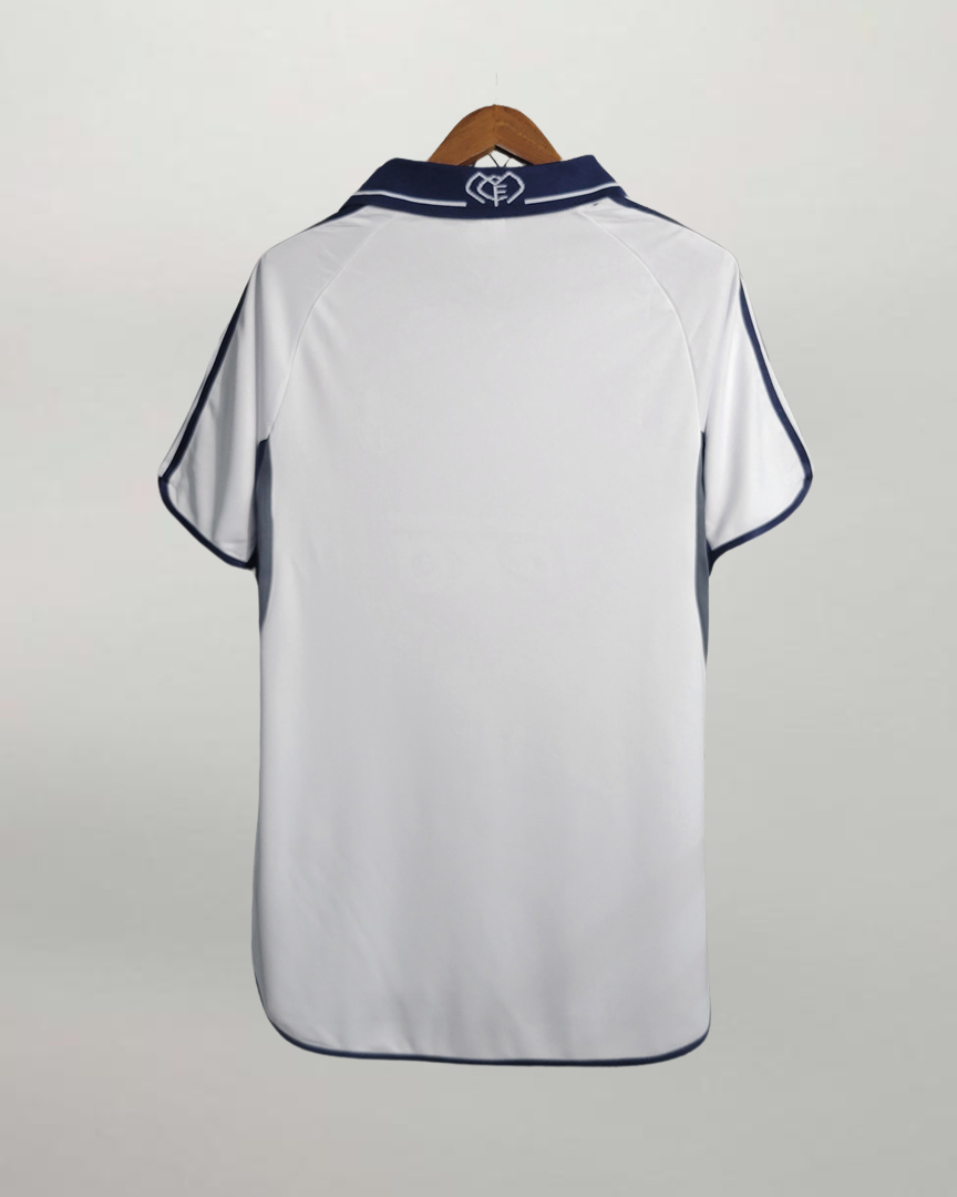 Retro maglia Real Madrid Home 2000/01 bianca con dettagli blu navy sul colletto
