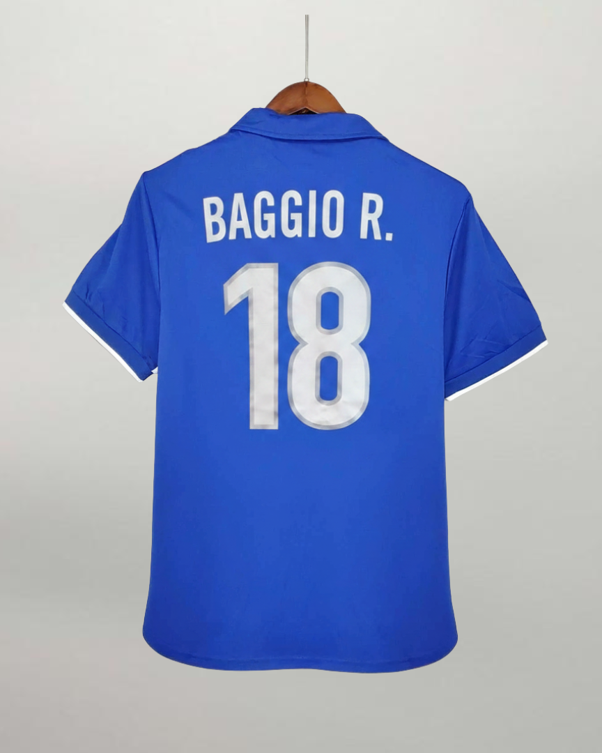 Retro maglia azzurra Italia 1998 Baggio numero 18 bianco con font ufficiale.