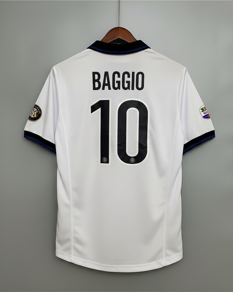 Retro maglia bianca Inter 1998/99 Baggio numero 10 in blu.
