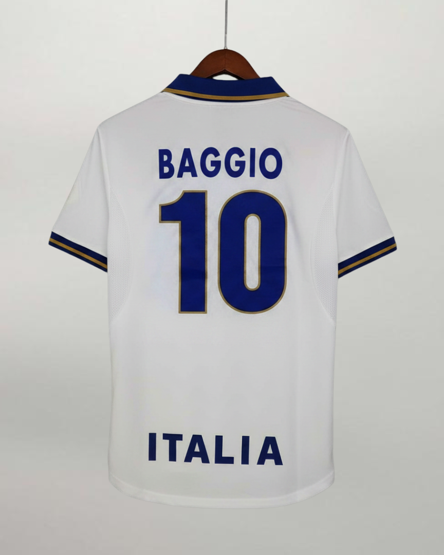 Retro maglia bianca Italia 1996 Baggio numero 18 blu con font ufficiale.